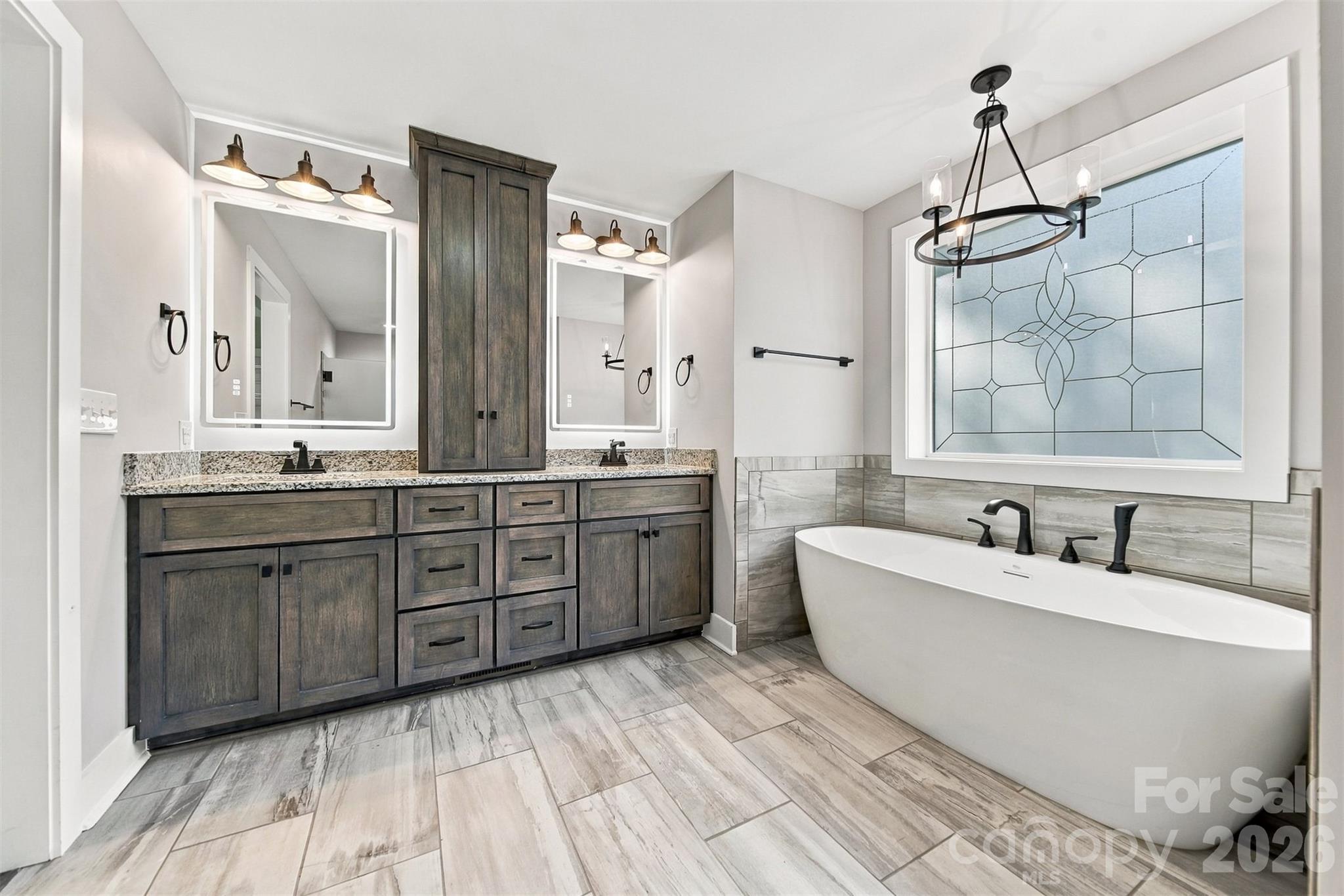 Primary Ensuite Dual Vanities, Spa Like tub. - 41 Emerson Court, Taylorsville
