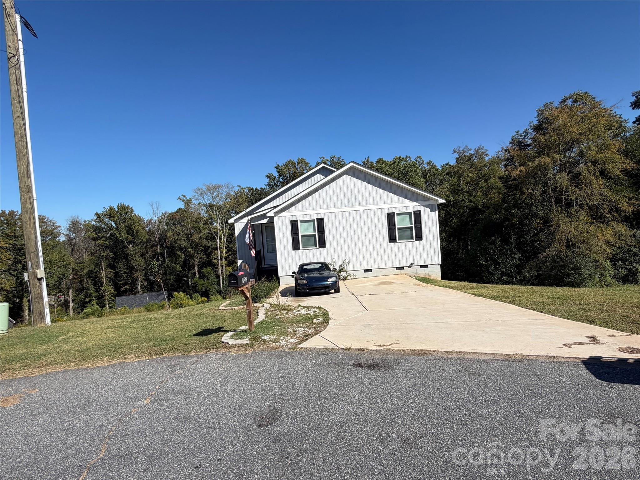 Single Family Residence at 102 Snyder Court NE, Concord, photo 2 of 34