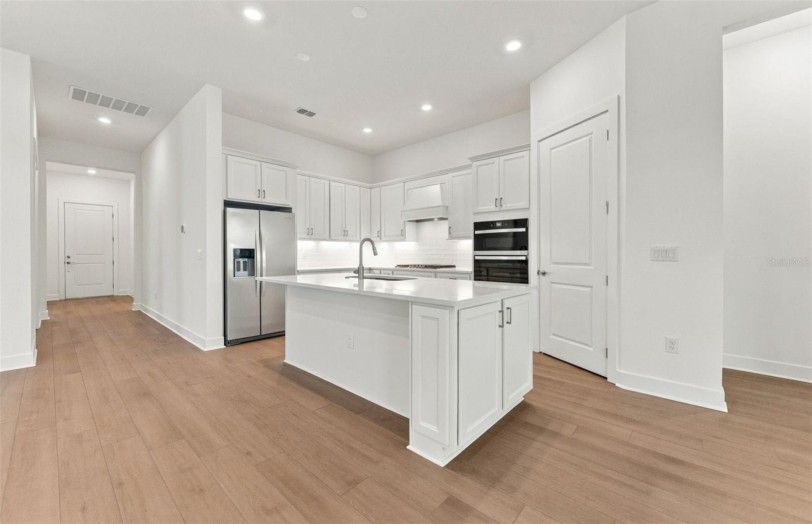 Stylish Built-in Kitchen - 11320 CLAY AVE, PARRISH