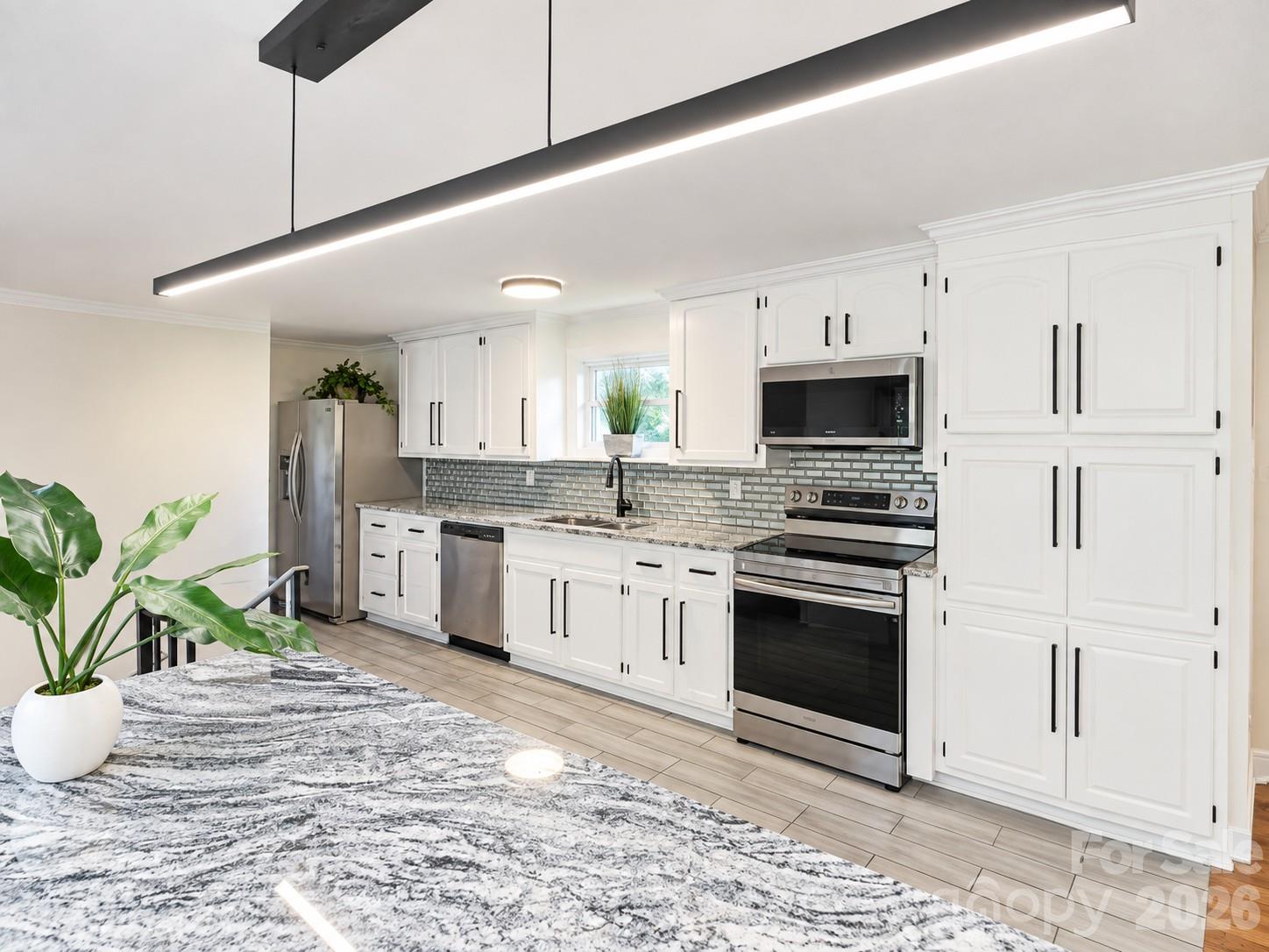 Modernized kitchen with Granite Countertops and SS Appliances - 1627 W Lakewood Drive, Rock Hill