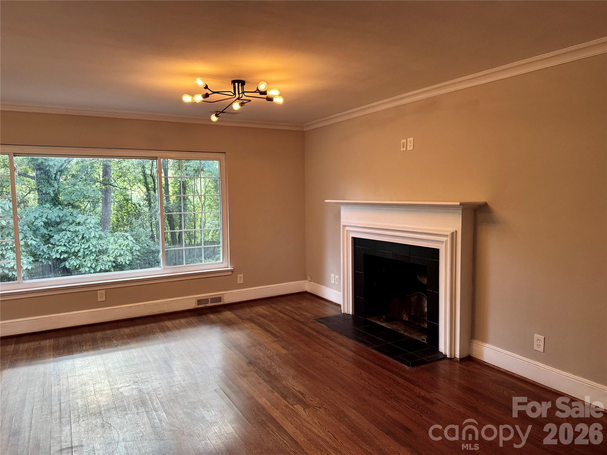 Single Family Residence at 2108 Hassell Place, Charlotte, photo 3 of 27