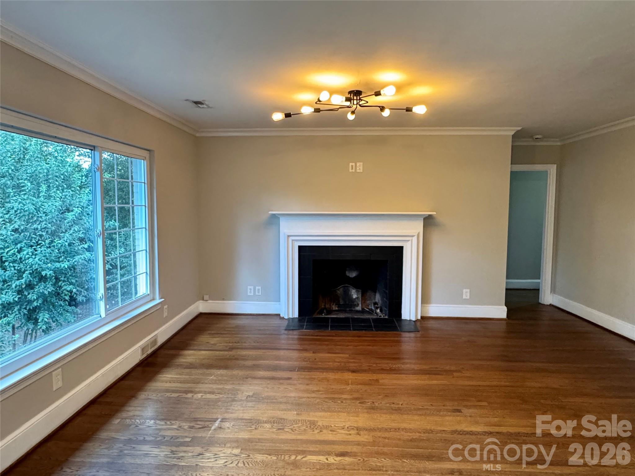 Single Family Residence at 2108 Hassell Place, Charlotte, photo 5 of 27
