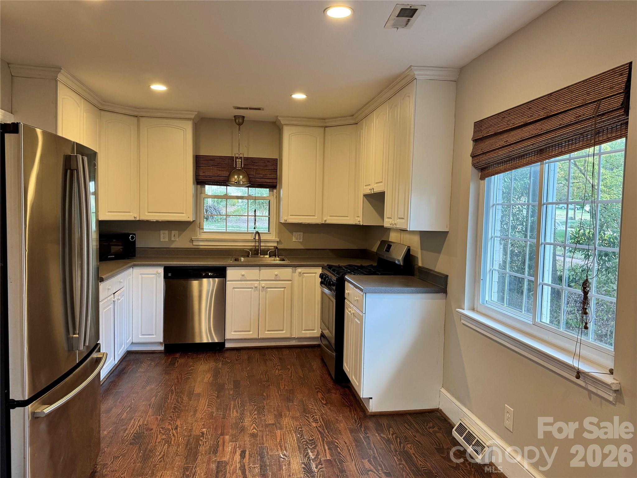 Single Family Residence at 2108 Hassell Place, Charlotte, photo 6 of 27