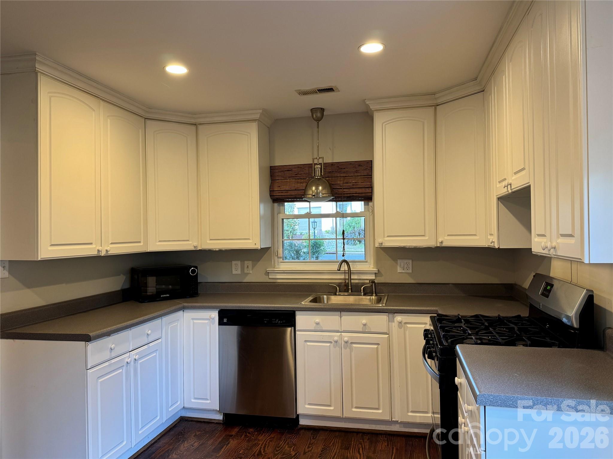 Single Family Residence at 2108 Hassell Place, Charlotte, photo 7 of 27