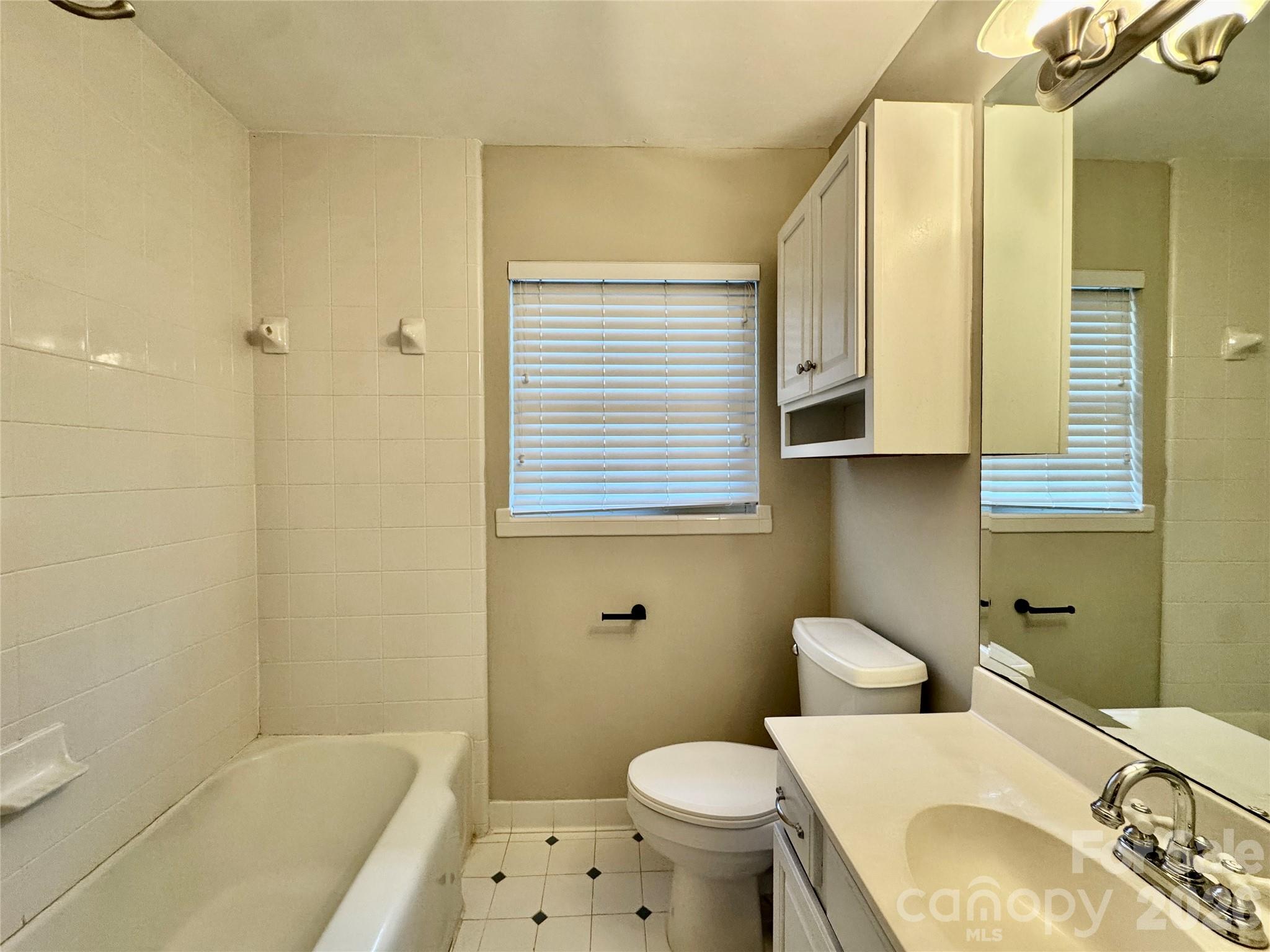 Single Family Residence at 2108 Hassell Place, Charlotte, photo 13 of 27
