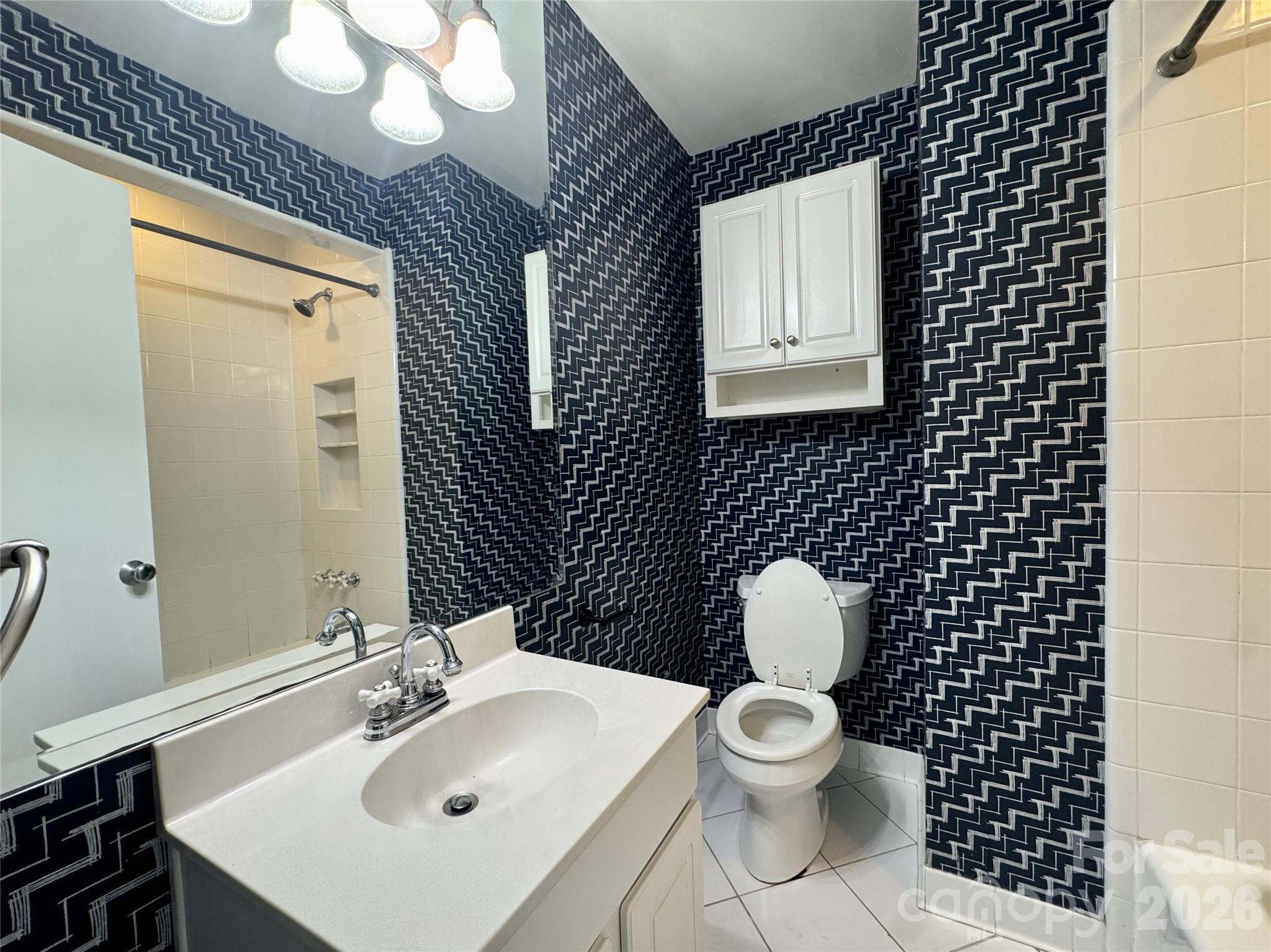 Single Family Residence at 2108 Hassell Place, Charlotte, photo 16 of 27