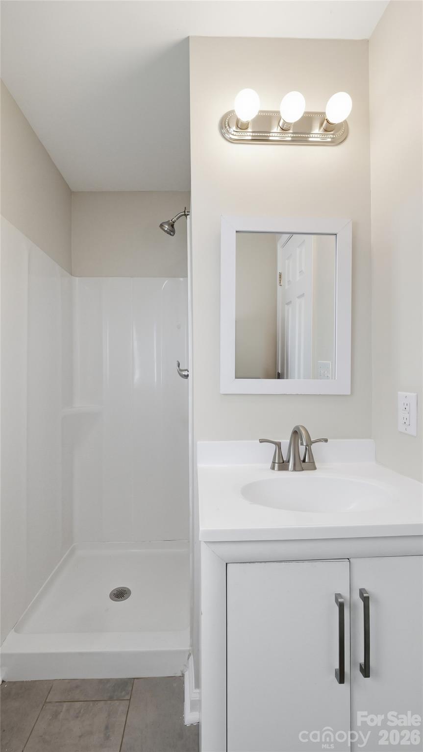 Second Full Bathroom - 413 Pleasant Avenue, Kannapolis