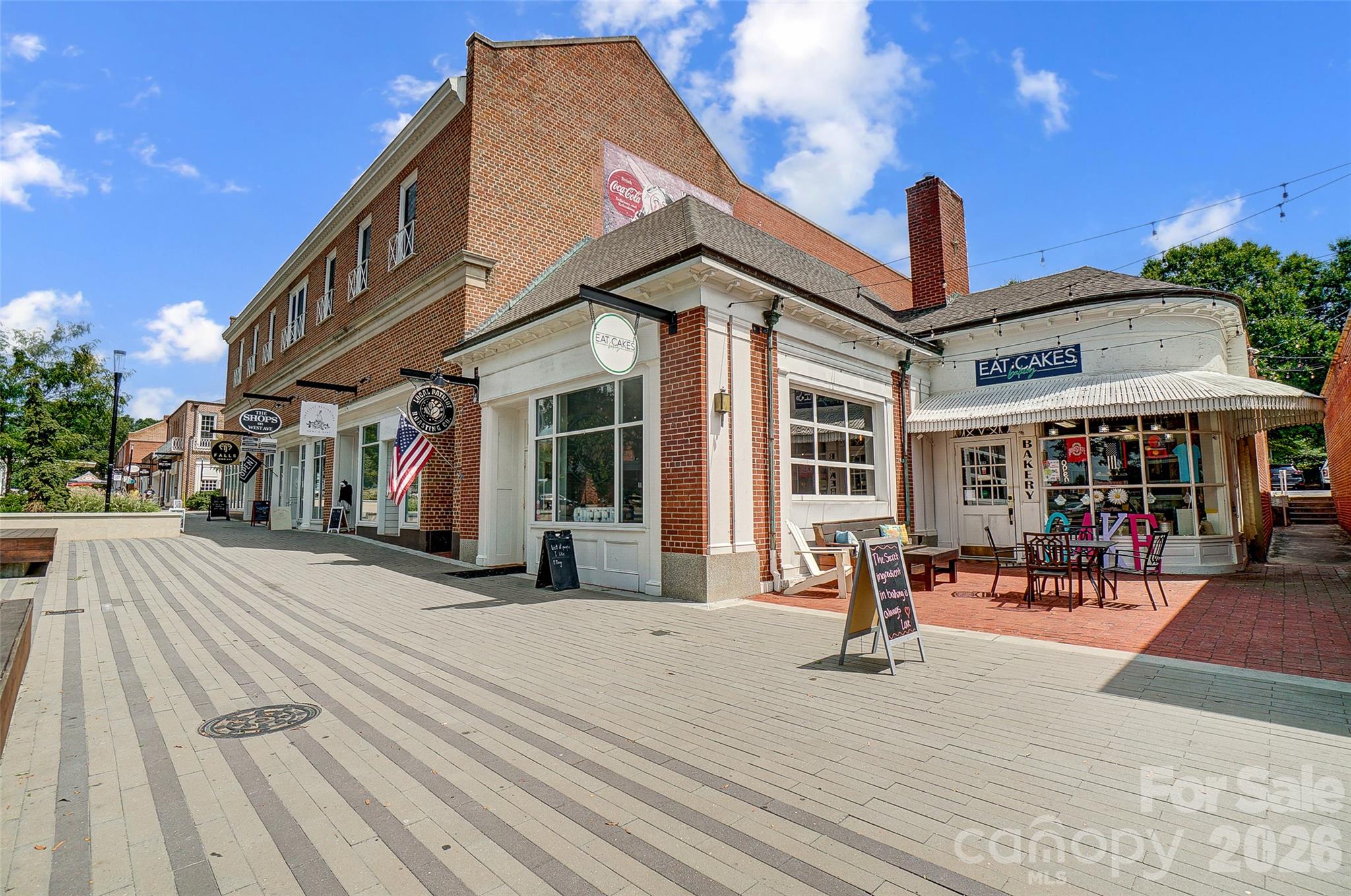 Close distance to the Newly revitalized Downtown Kannapolis with all of its shopping, restaurants, boutiques, and ballpark that it has to offer! - 413 Pleasant Avenue, Kannapolis