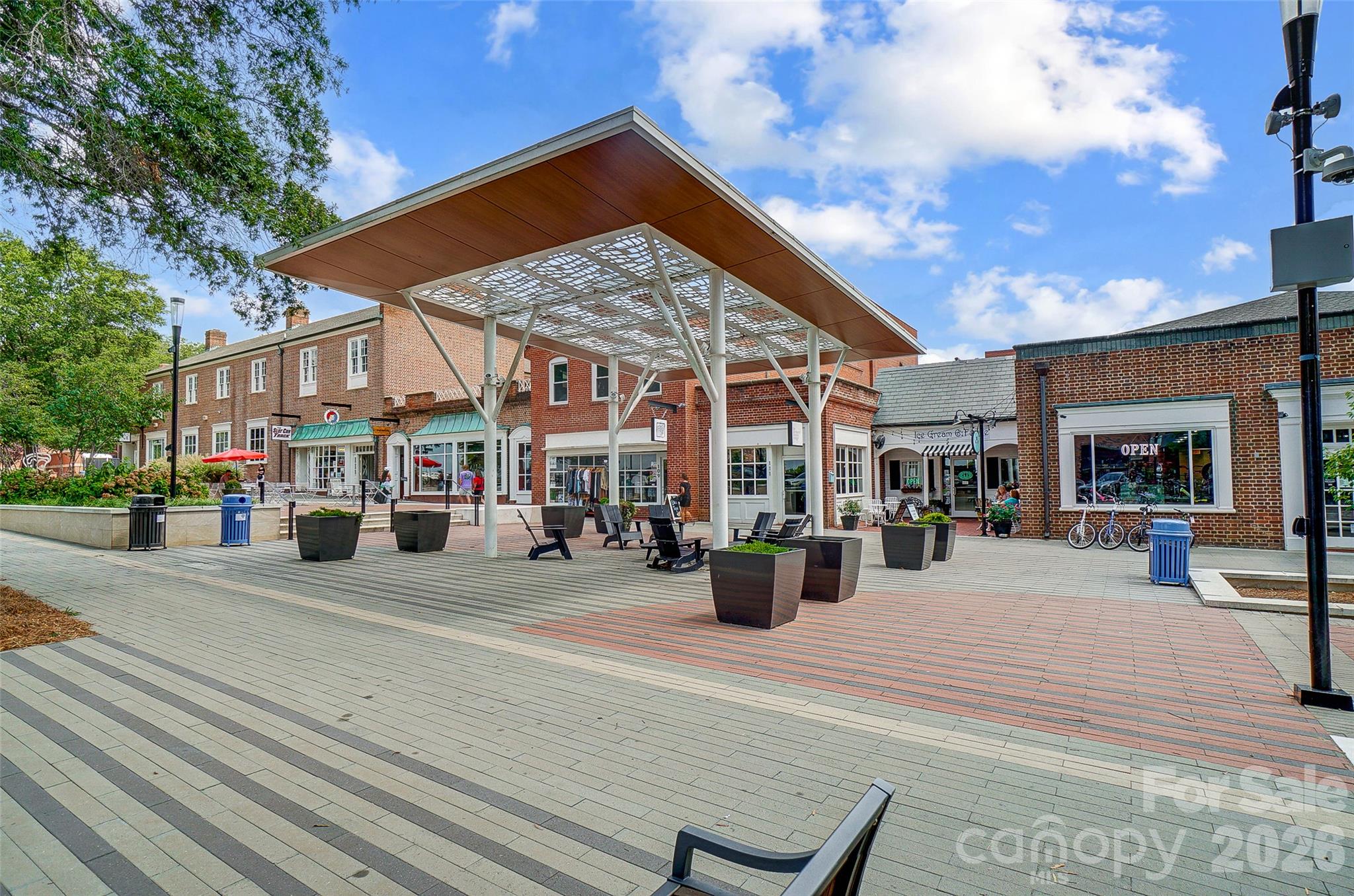Close distance to the Newly revitalized Downtown Kannapolis with all of its shopping, restaurants, boutiques, and ballpark that it has to offer! - 413 Pleasant Avenue, Kannapolis