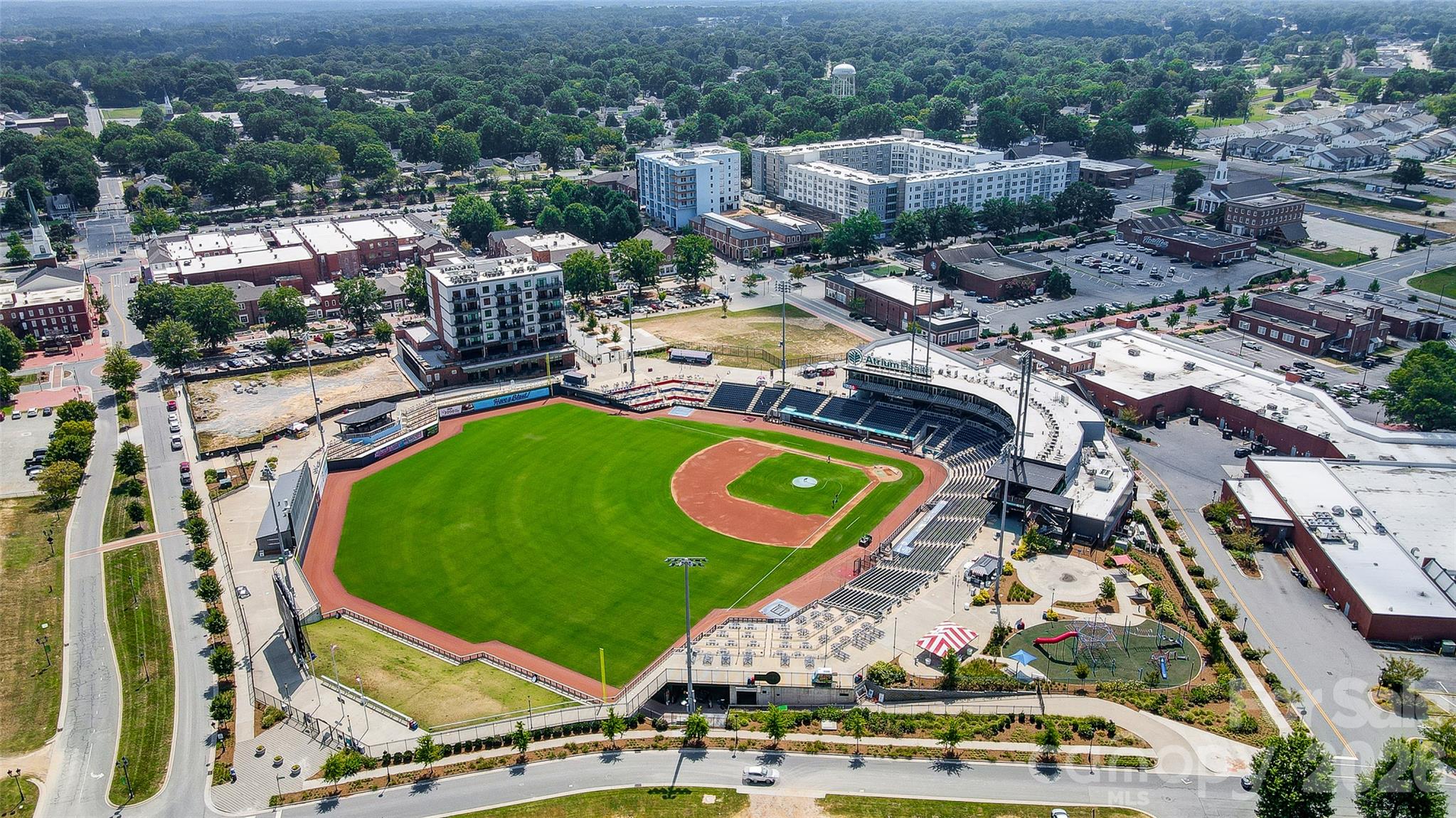 Close distance to the Newly revitalized Downtown Kannapolis with all of its shopping, restaurants, boutiques, and ballpark that it has to offer! - 413 Pleasant Avenue, Kannapolis