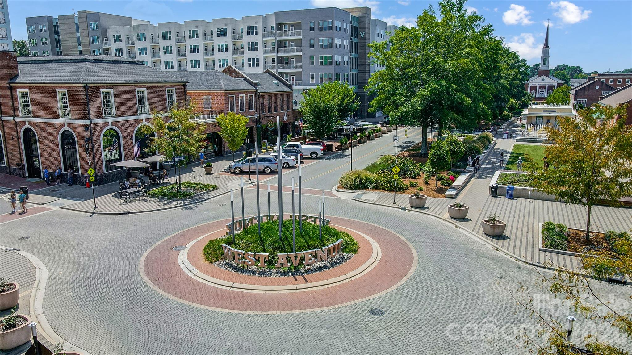 Close distance to the Newly revitalized Downtown Kannapolis with all of its shopping, restaurants, boutiques, and ballpark that it has to offer! - 413 Pleasant Avenue, Kannapolis