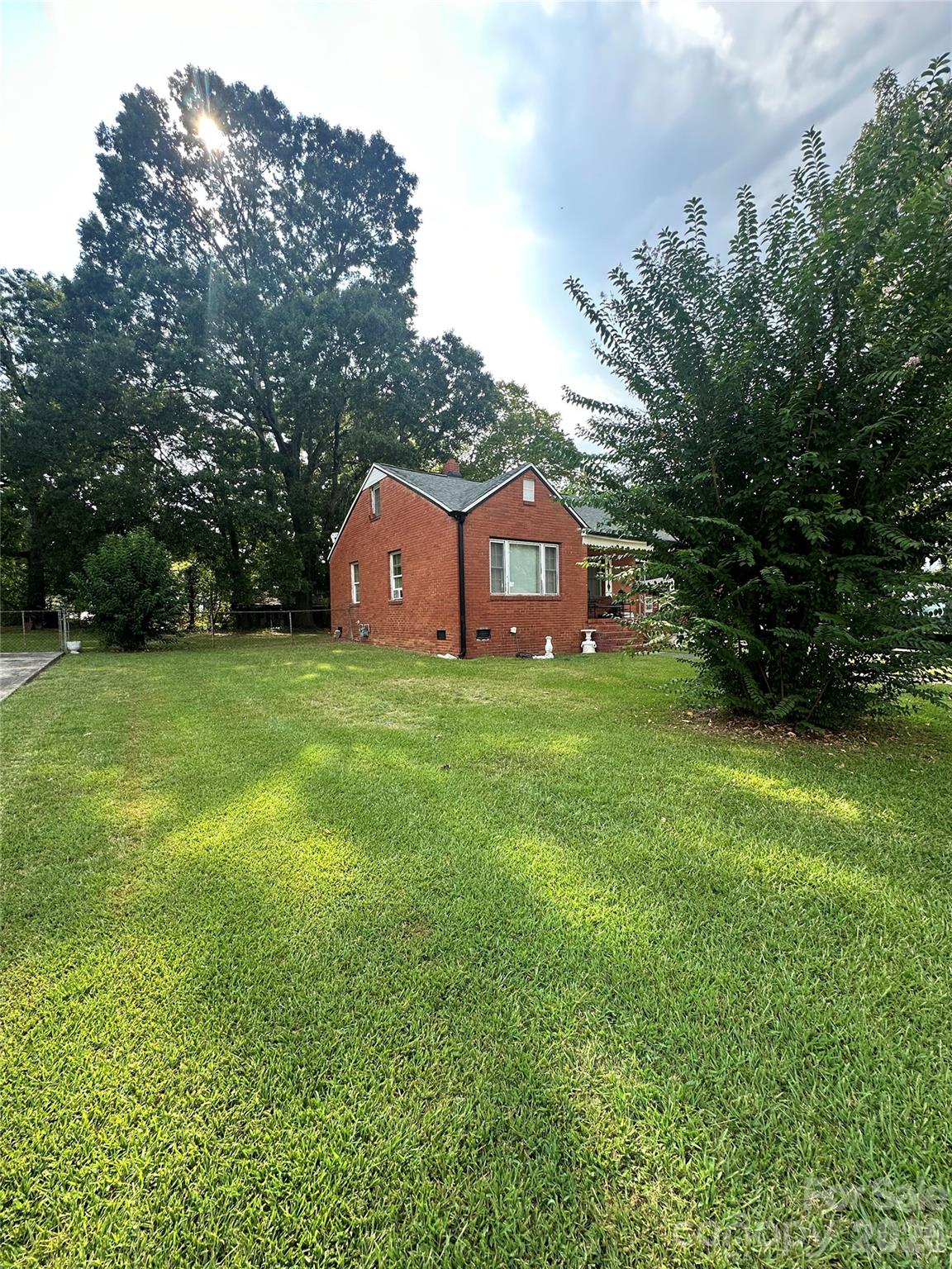 Single Family Residence at 537 Bowman Road, Charlotte, photo 2 of 8