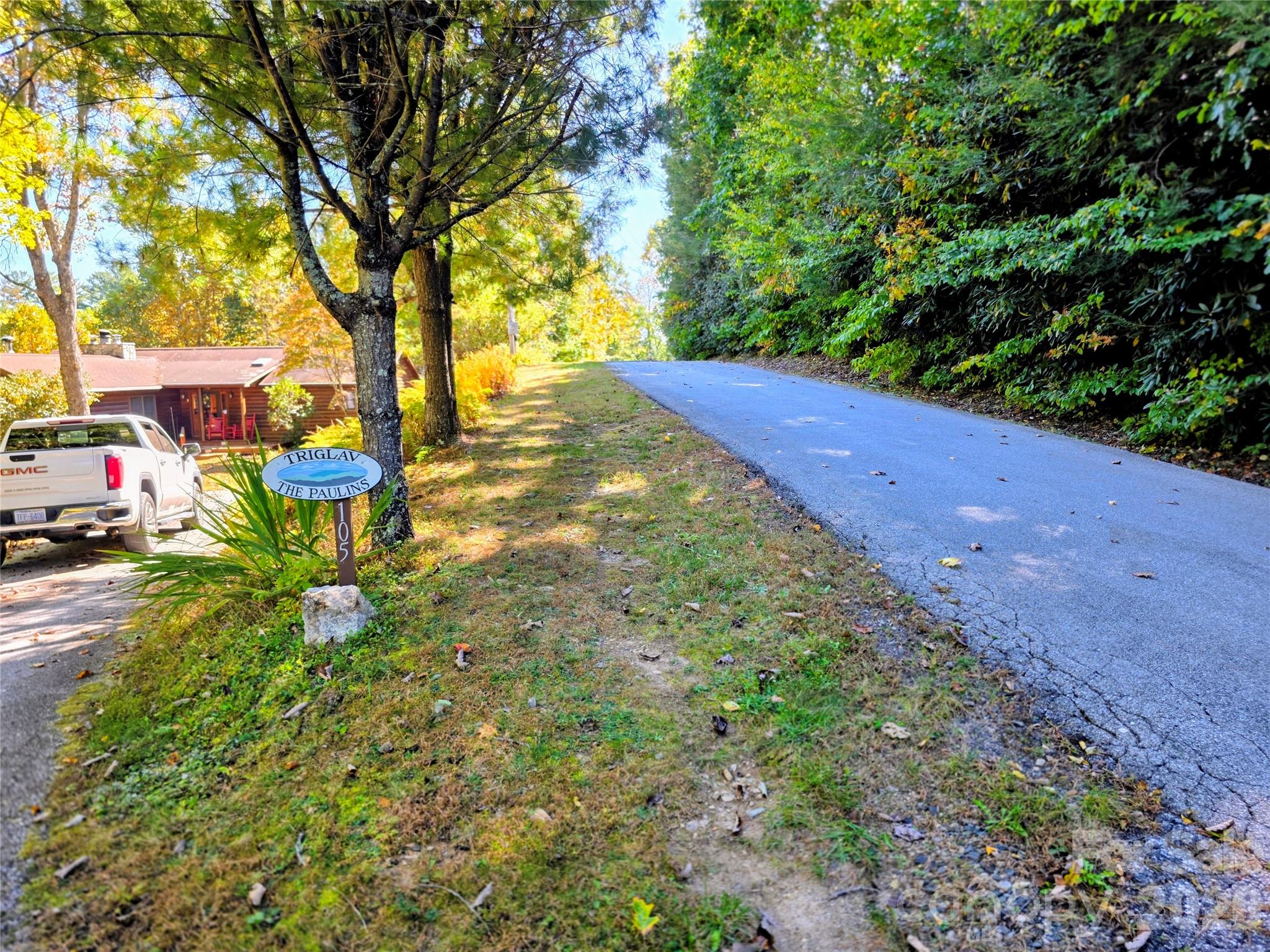 Looking east on Poplar Ridge Lane - 105 Poplar Ridge Lane, Burnsville