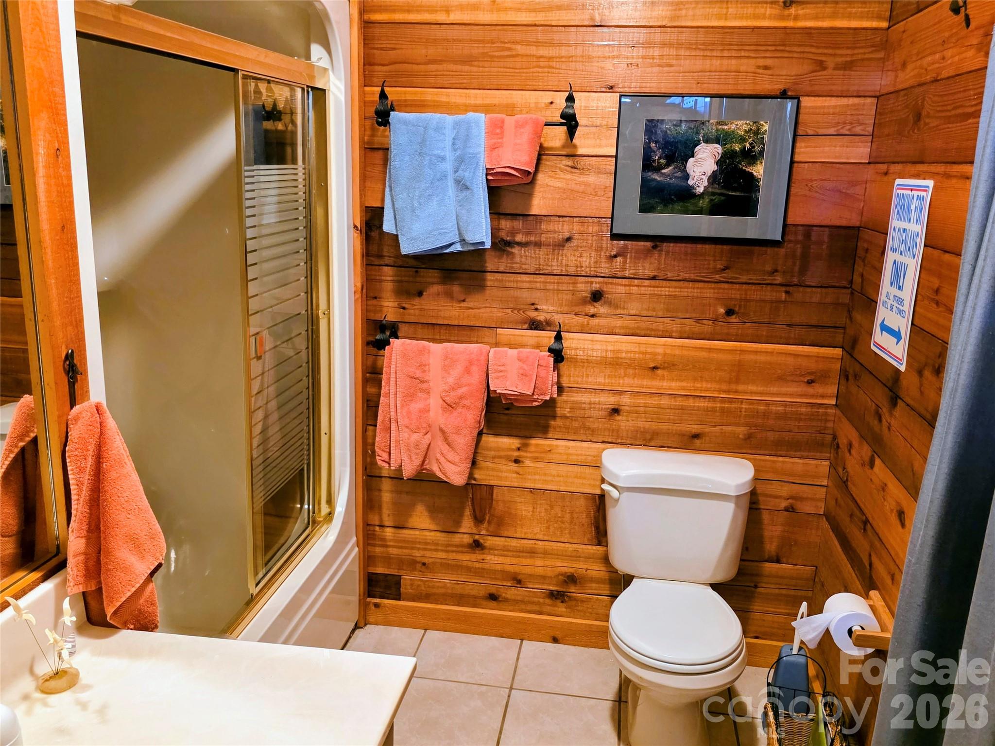 Guest bathroom - 105 Poplar Ridge Lane, Burnsville