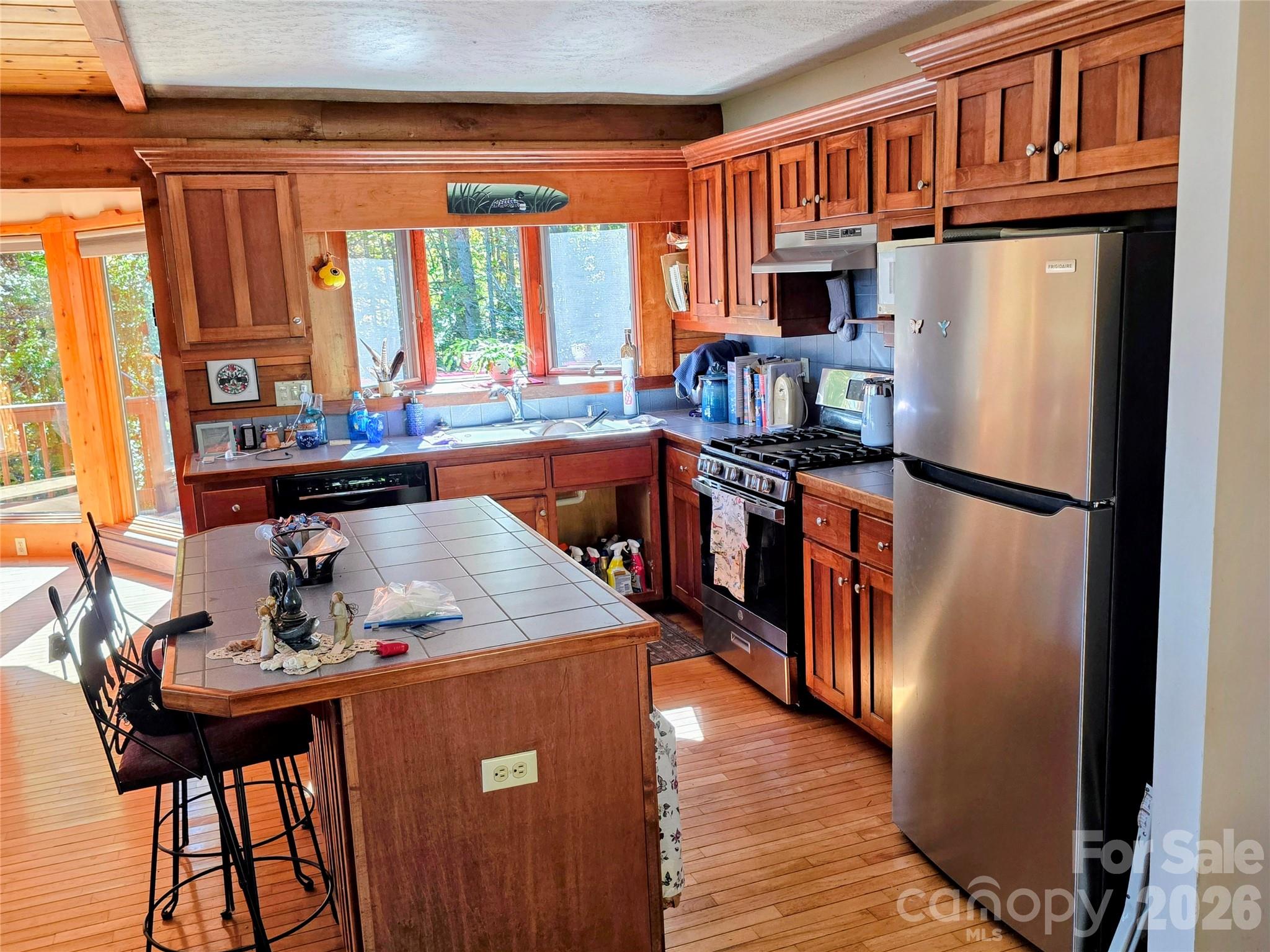 Kitchen with island - 105 Poplar Ridge Lane, Burnsville