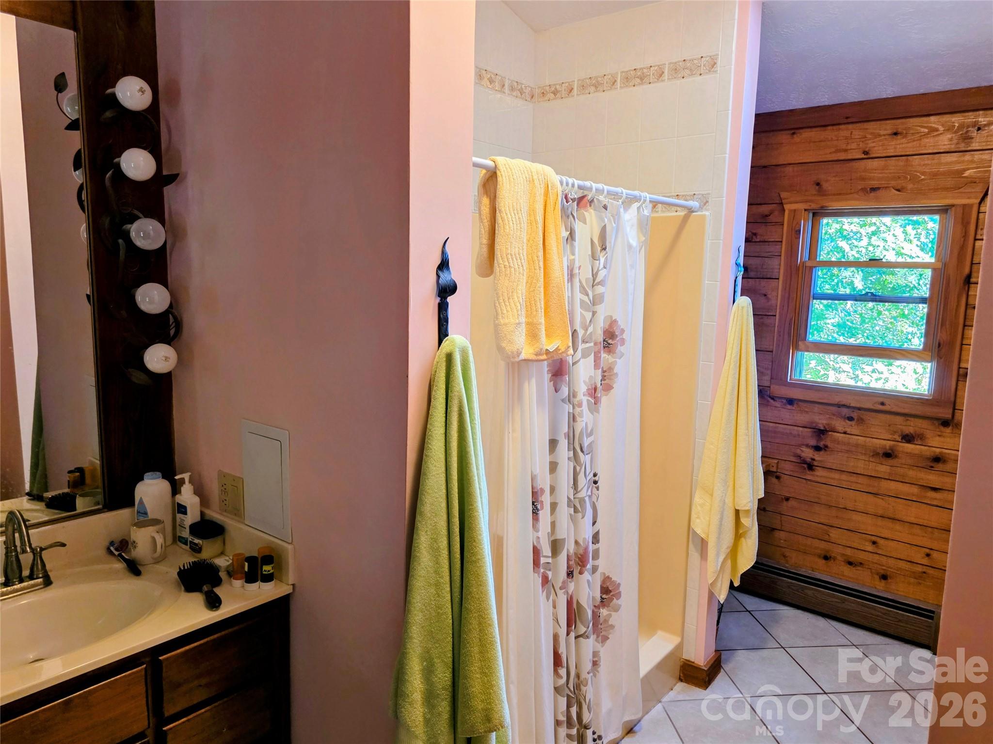 Ensuite bathroom - 105 Poplar Ridge Lane, Burnsville