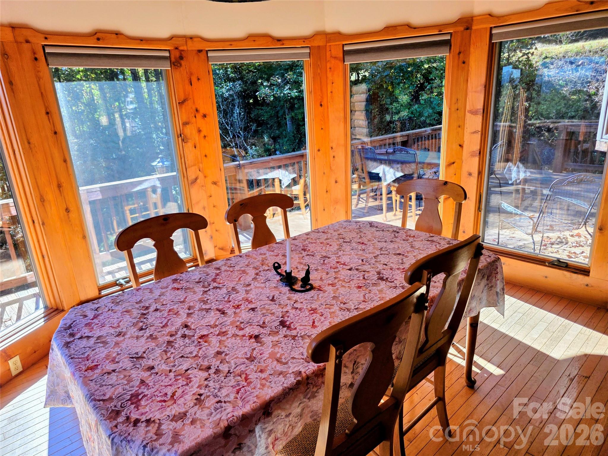Dining area - 105 Poplar Ridge Lane, Burnsville