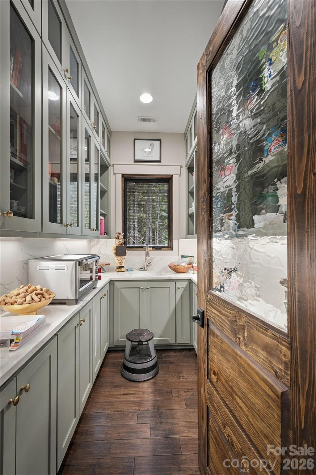 Butler's pantry - 155 Otter Waller Drive, Nebo