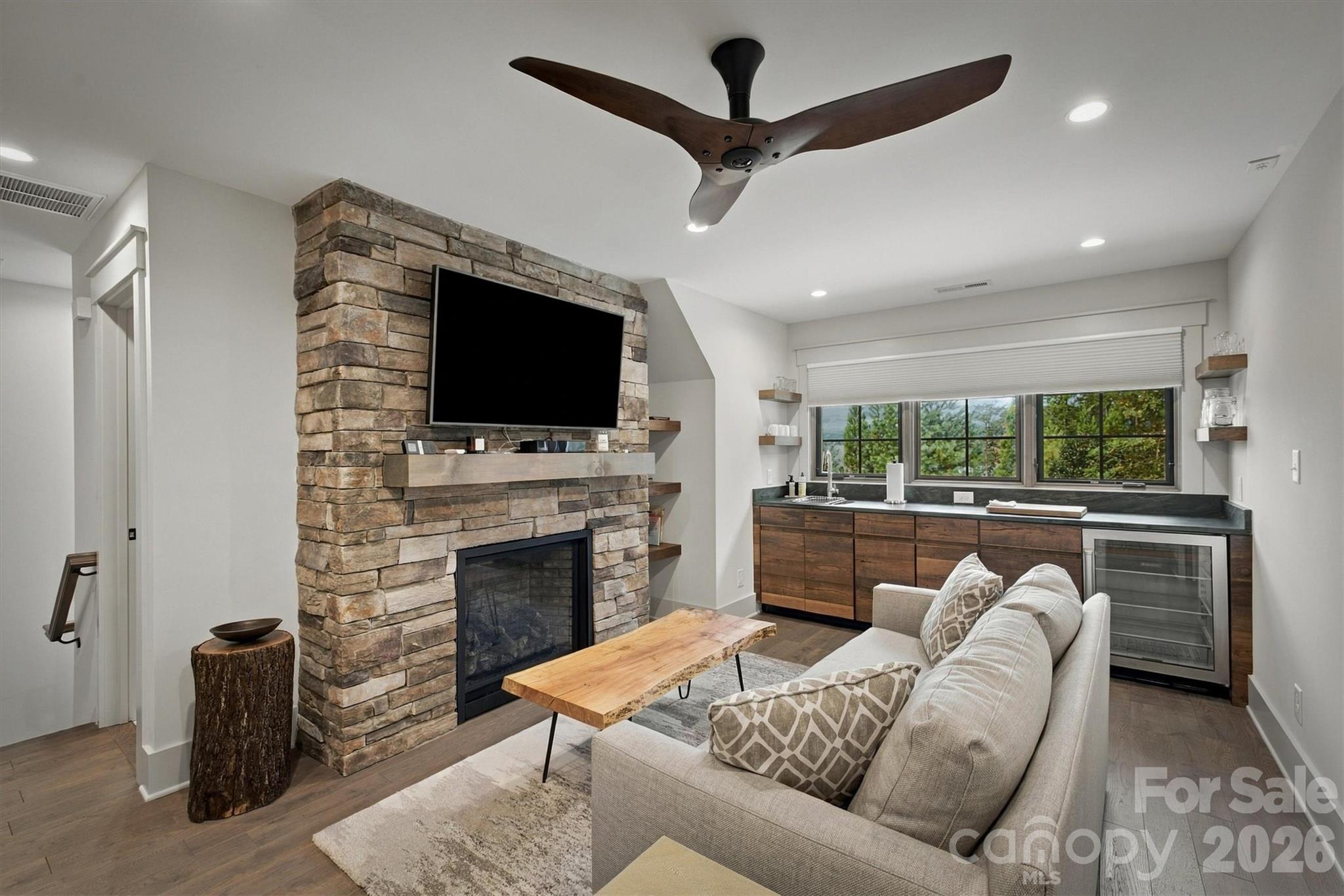 Single Family Residence at 155 Otter Waller Drive, Nebo, photo 25 of 48