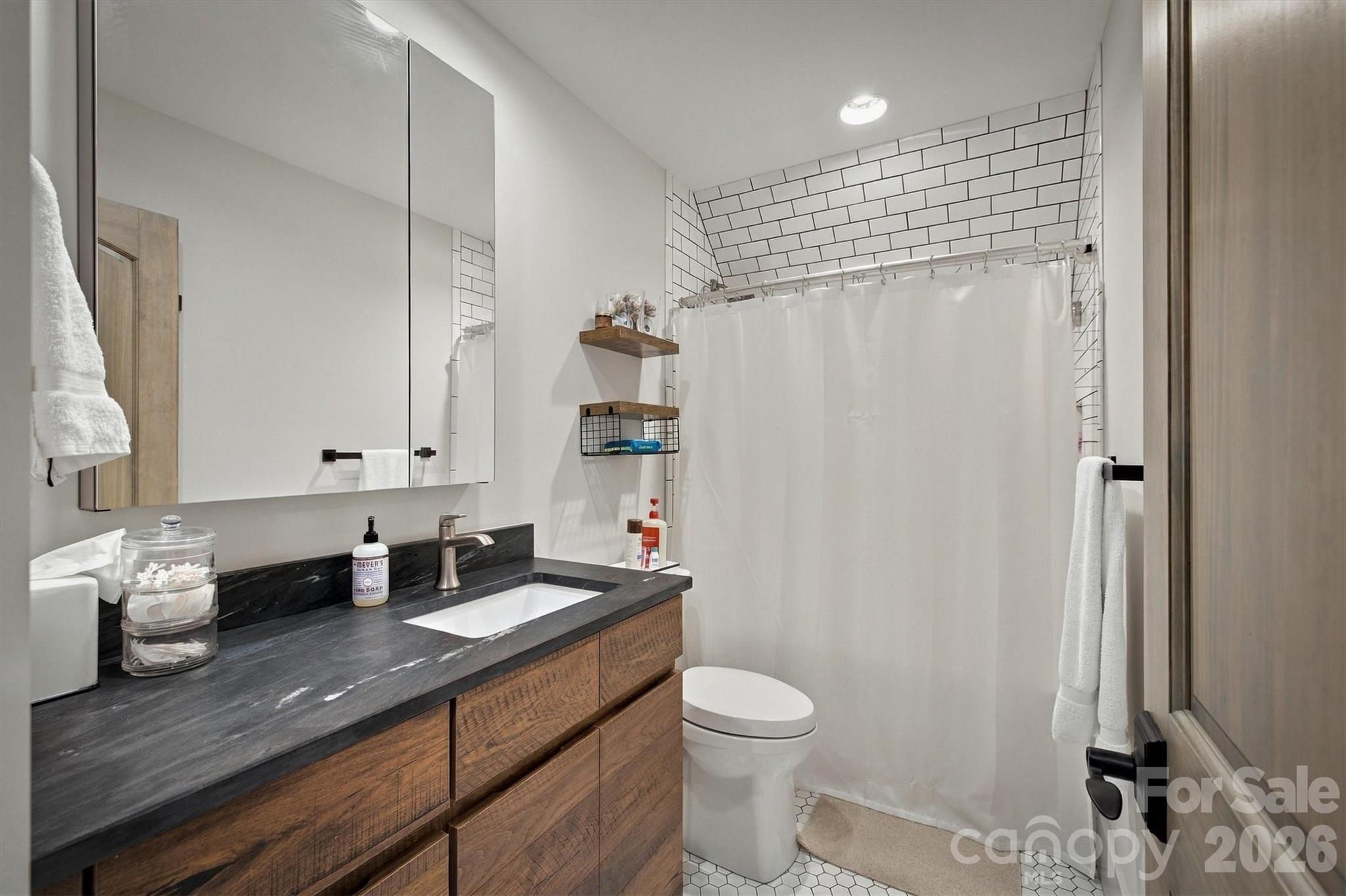Apartment full bath - 155 Otter Waller Drive, Nebo