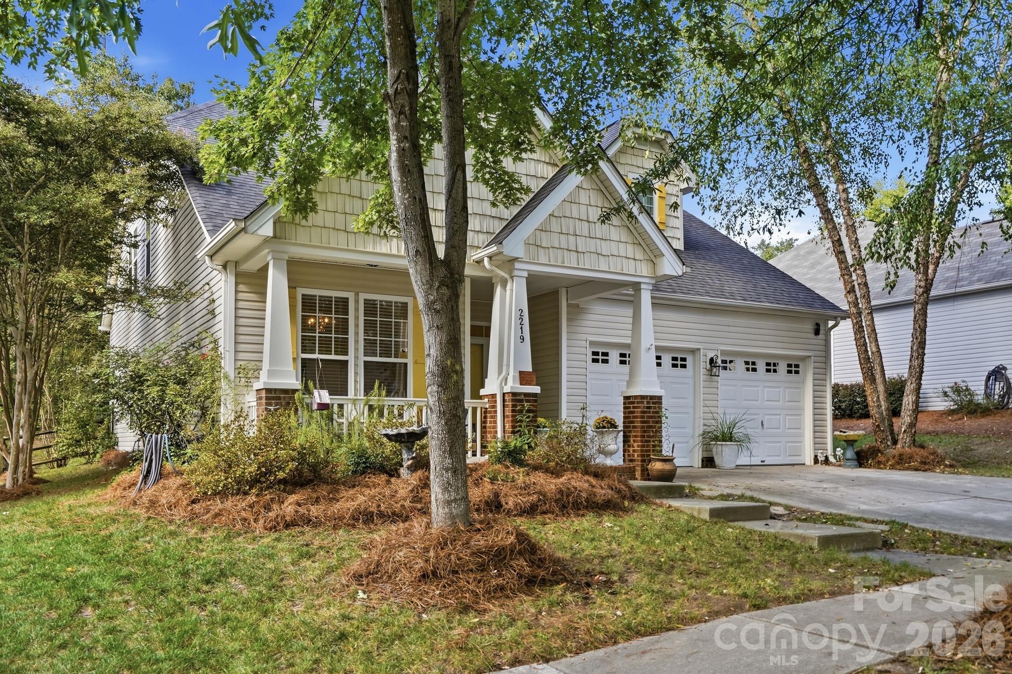 Single Family Residence at 2219 Winding River Drive, Charlotte, photo 4 of 45