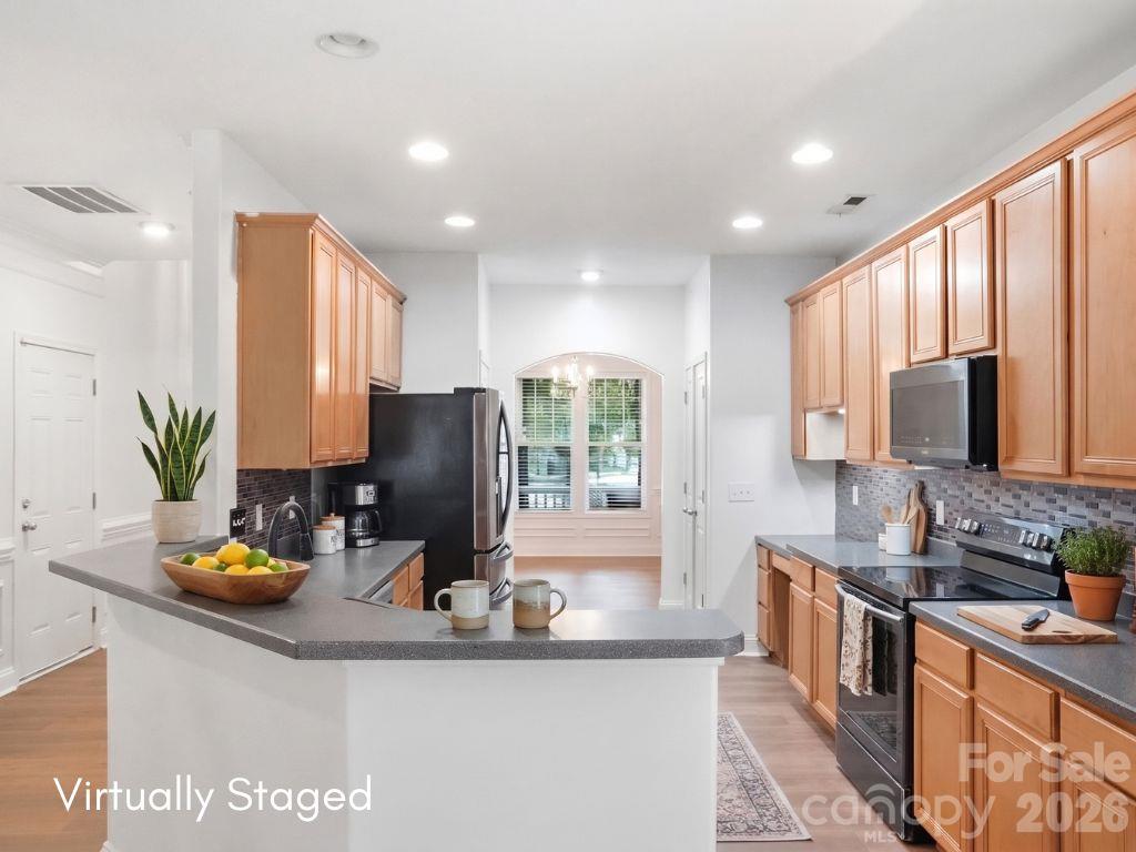 Single Family Residence at 2219 Winding River Drive, Charlotte, photo 9 of 45