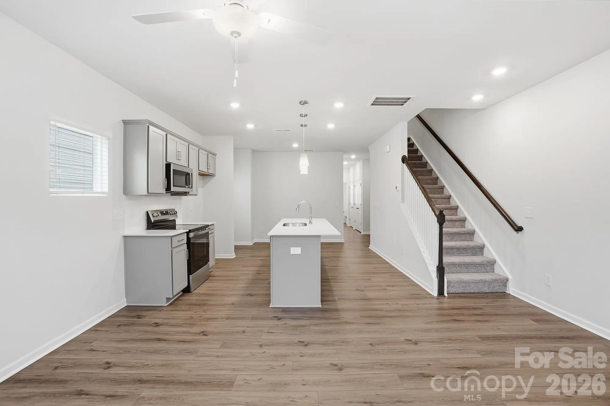 Townhouse at 5853 Tuckaseegee Road, Charlotte, photo 3 of 9