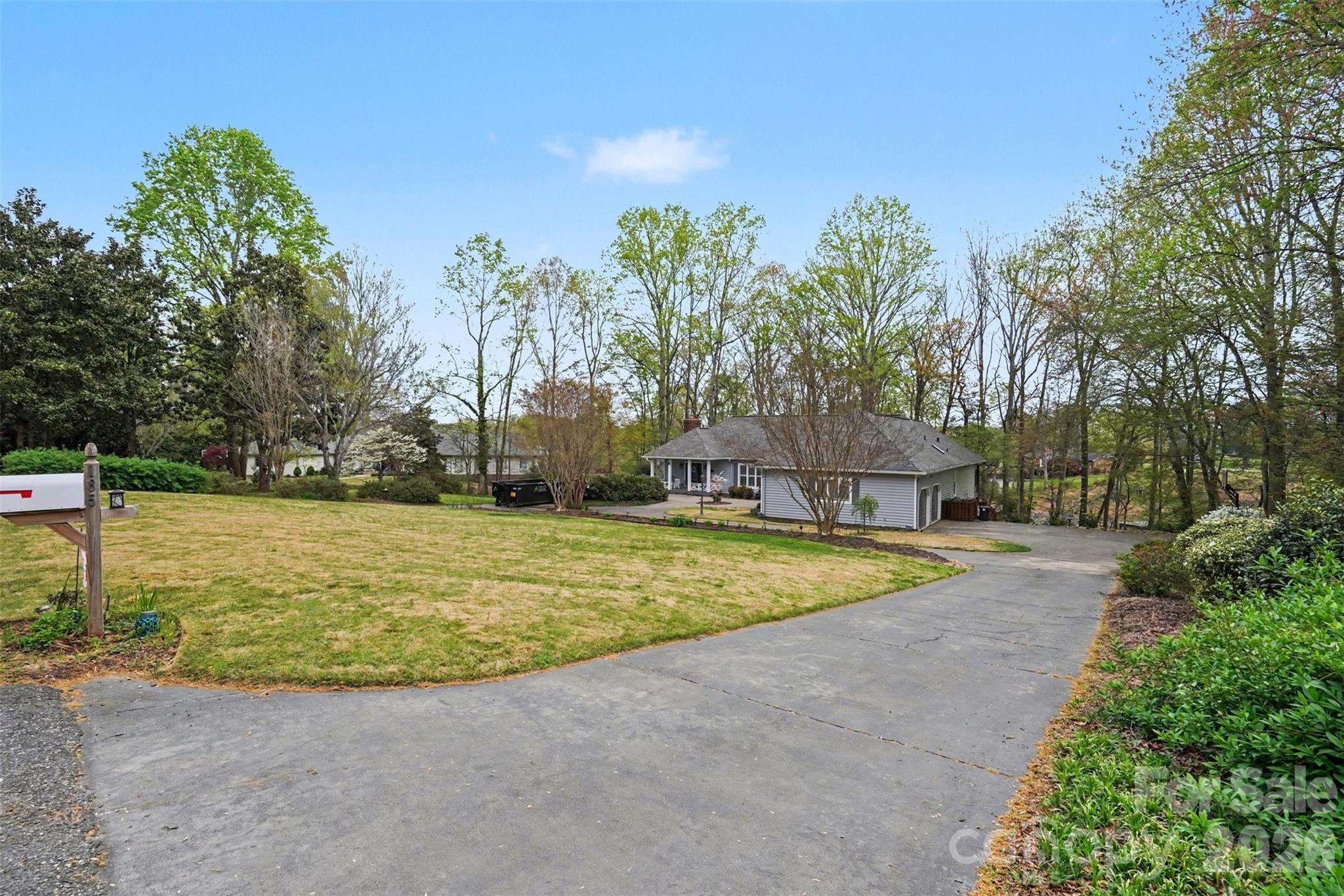 Great yard with driveway leading to oversized 2 car garage. - 185 Appian Way, Shelby