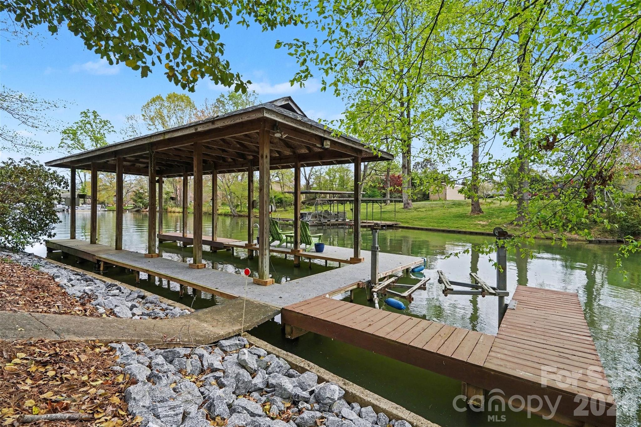 Stationary dock with jet-ski slip! - 185 Appian Way, Shelby