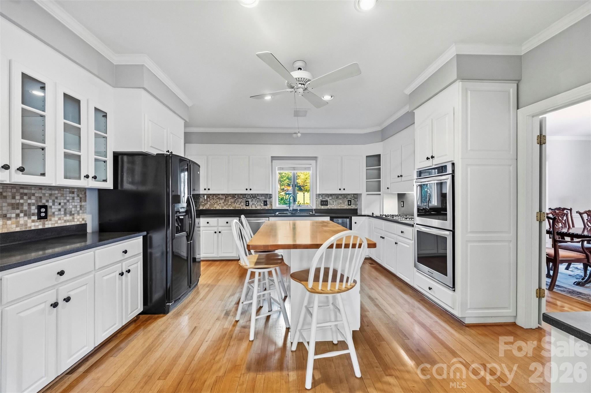 Kitchen with center island - 185 Appian Way, Shelby