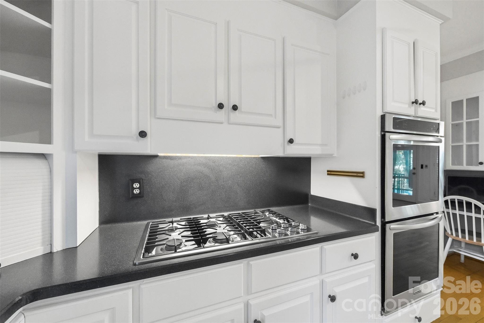Gas cooktop and double wall ovens! - 185 Appian Way, Shelby