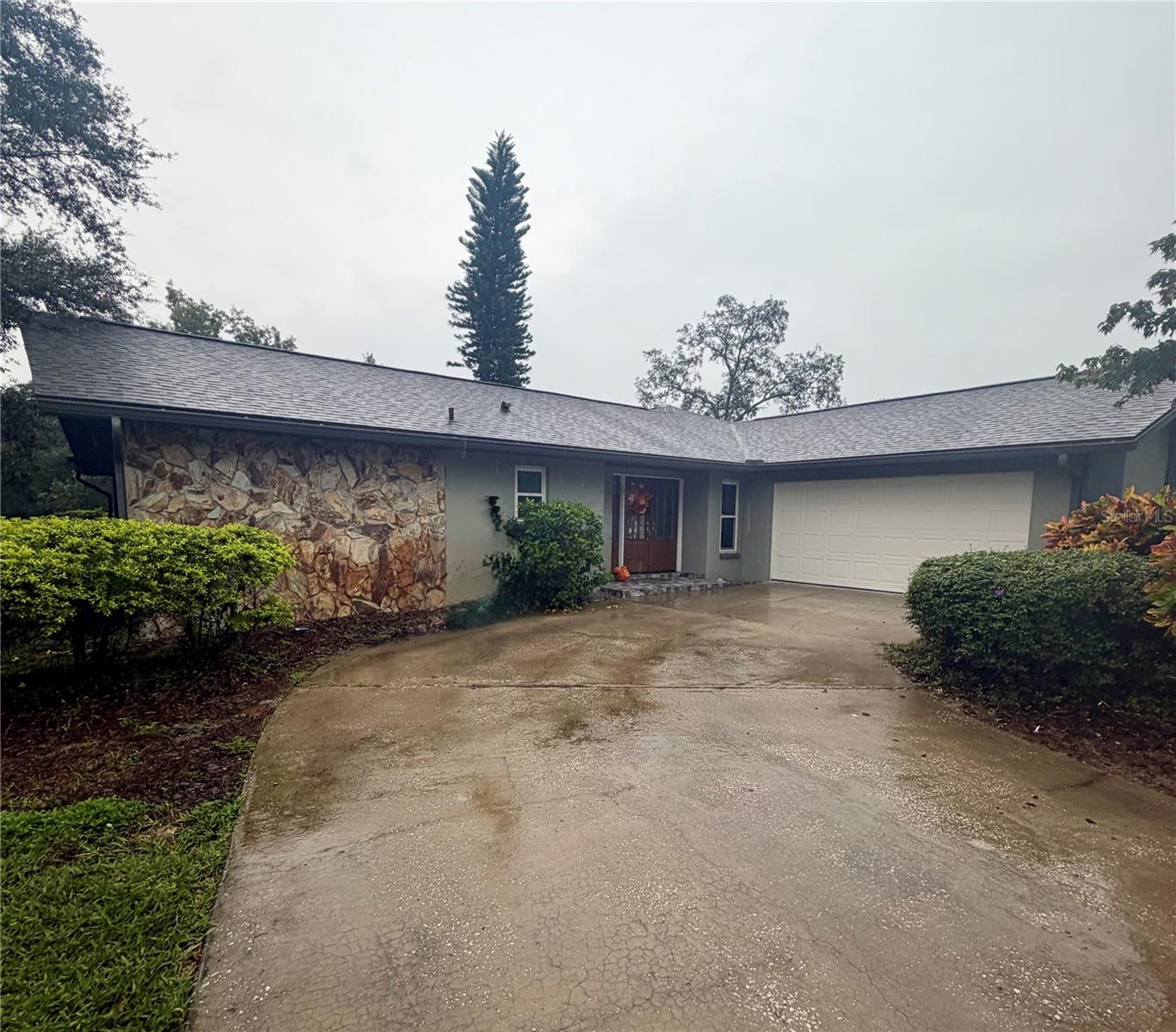 3 SUMMIT LN