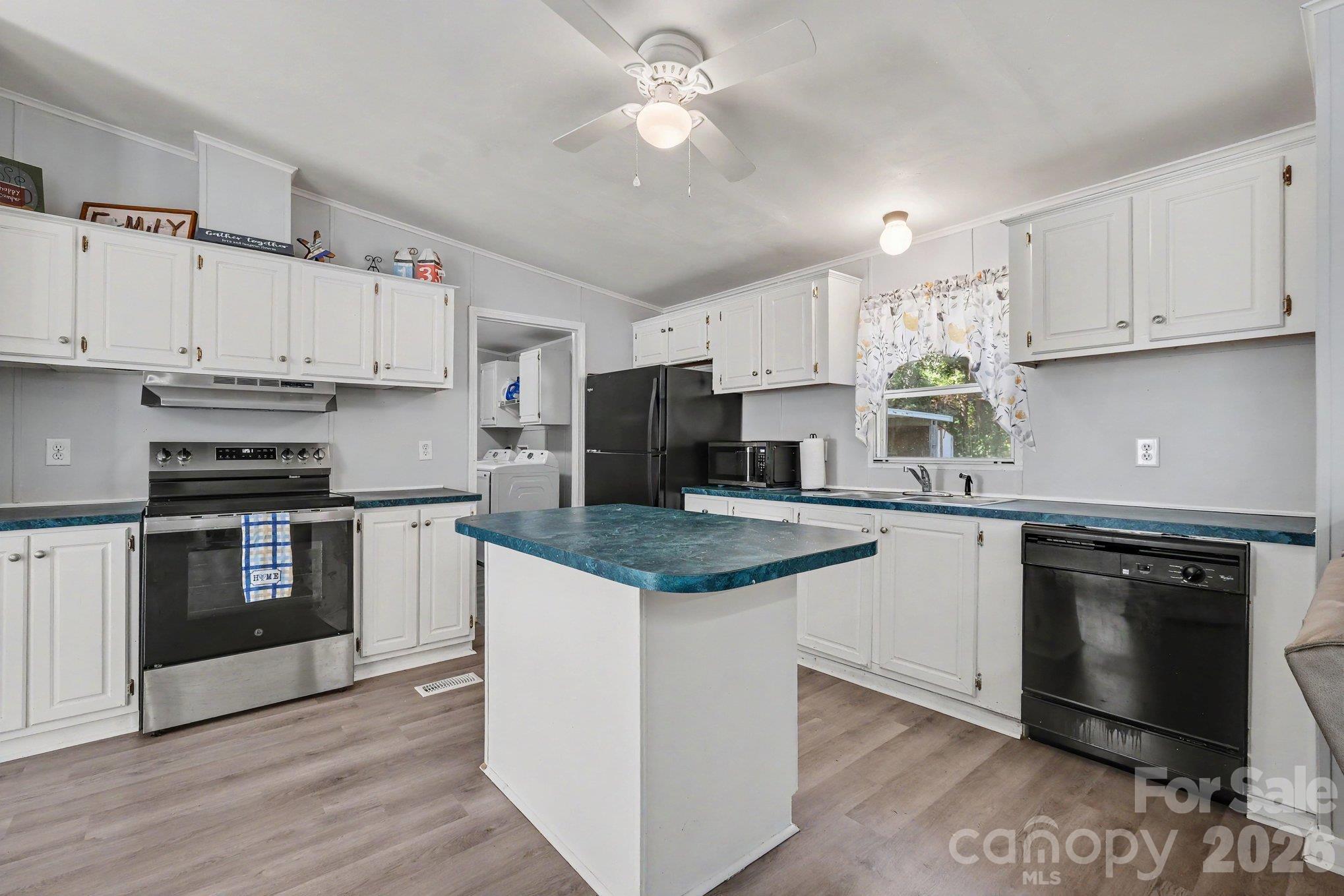 Single Family Residence at 4833 Maralane Trail, Denver, photo 15 of 37