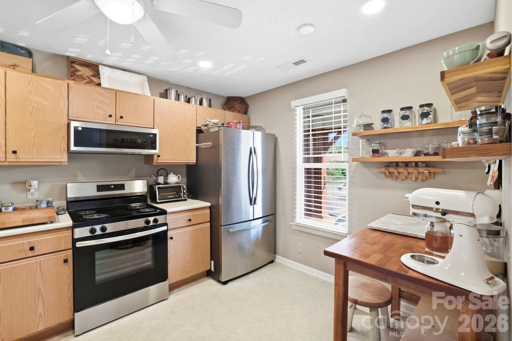 Condominium at 1406 Deermouse Way, Hendersonville, photo 5 of 33