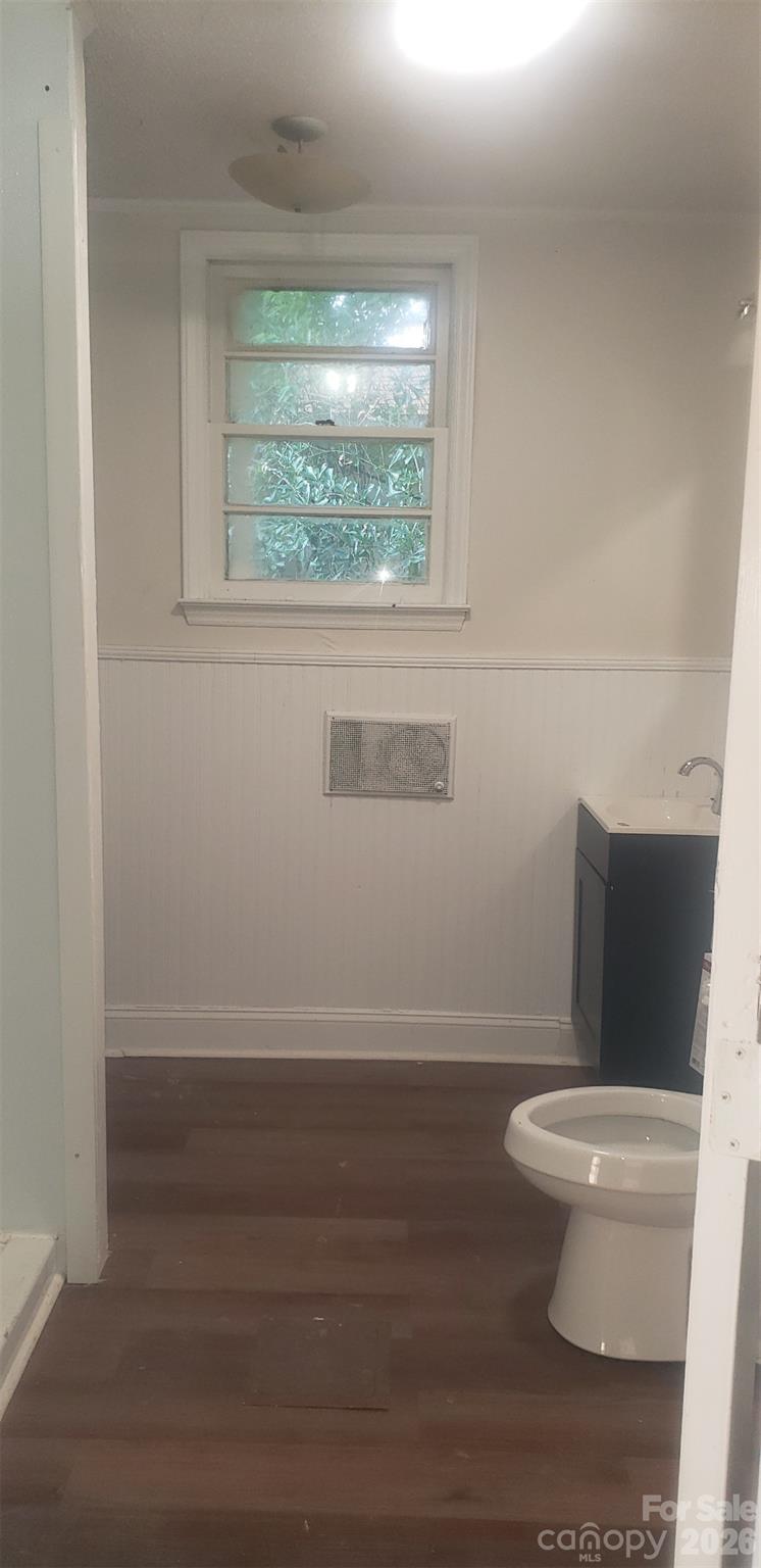 Single Family Residence at 401 S Hill Street, Gastonia, photo 2 of 15