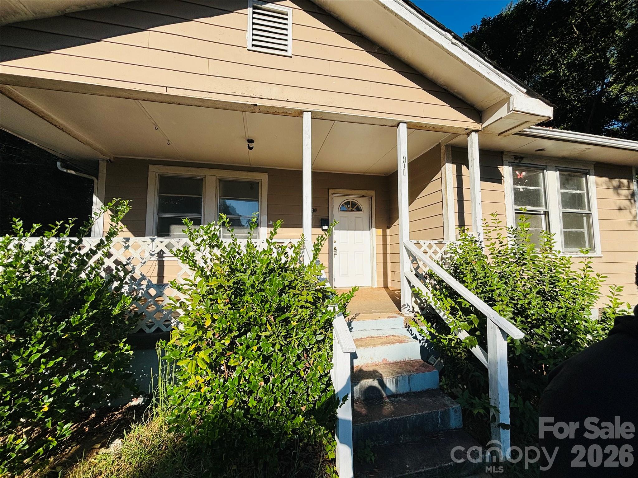 Single Family Residence at 401 S Hill Street, Gastonia, photo 3 of 15