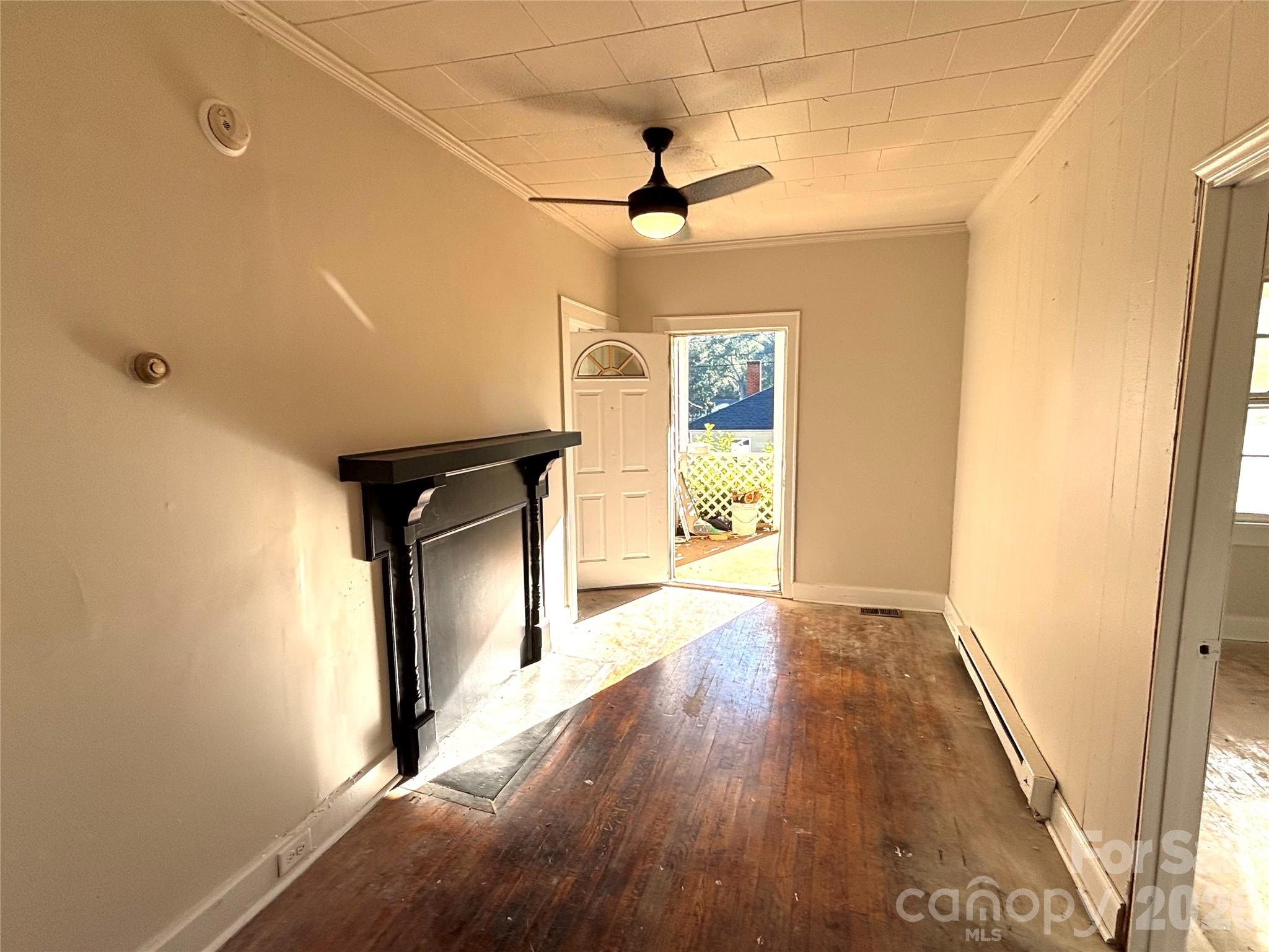 Single Family Residence at 401 S Hill Street, Gastonia, photo 7 of 15