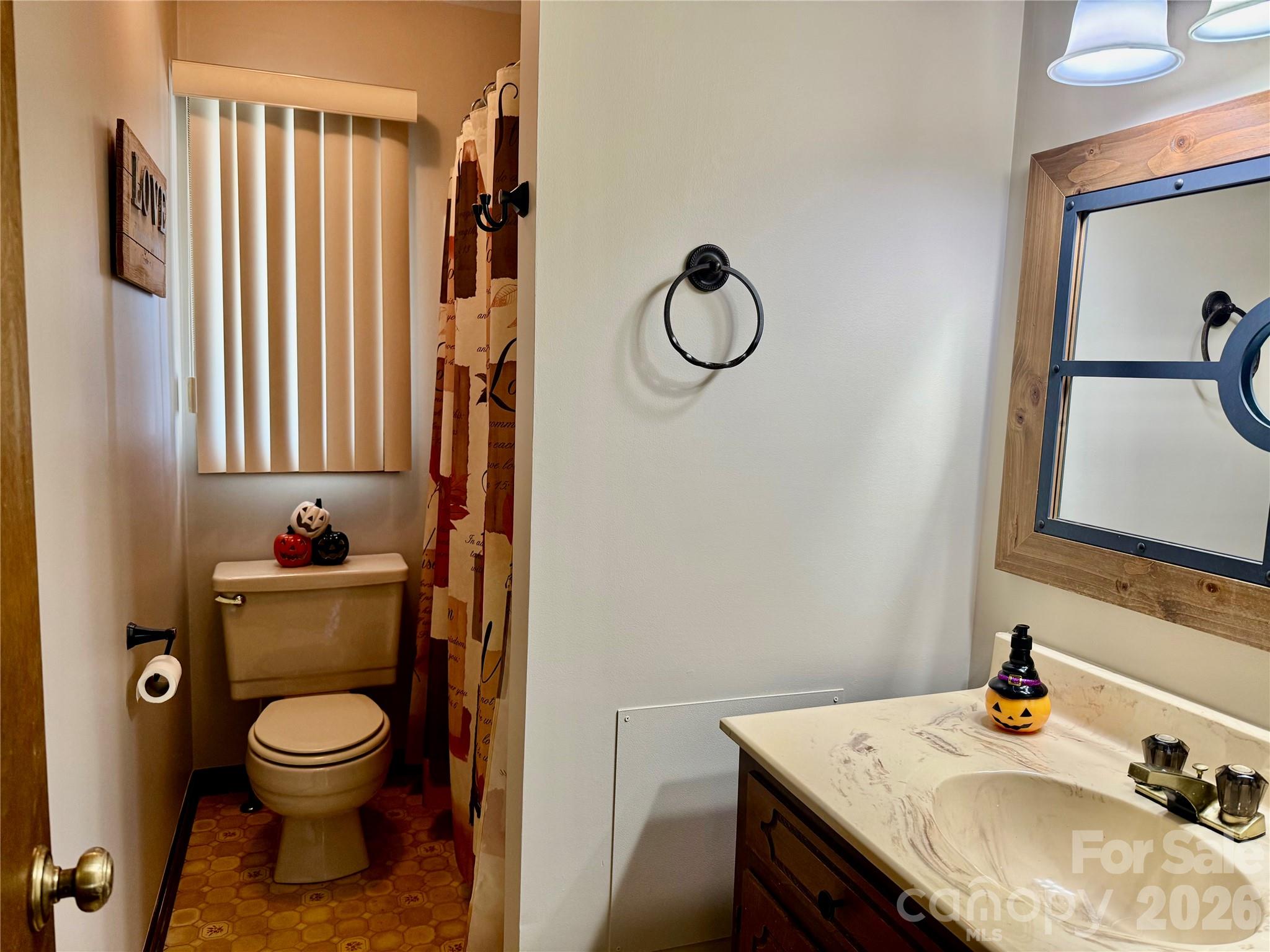 After paint.  Hall bathroom. - 152 North Shore Drive, Cherryville