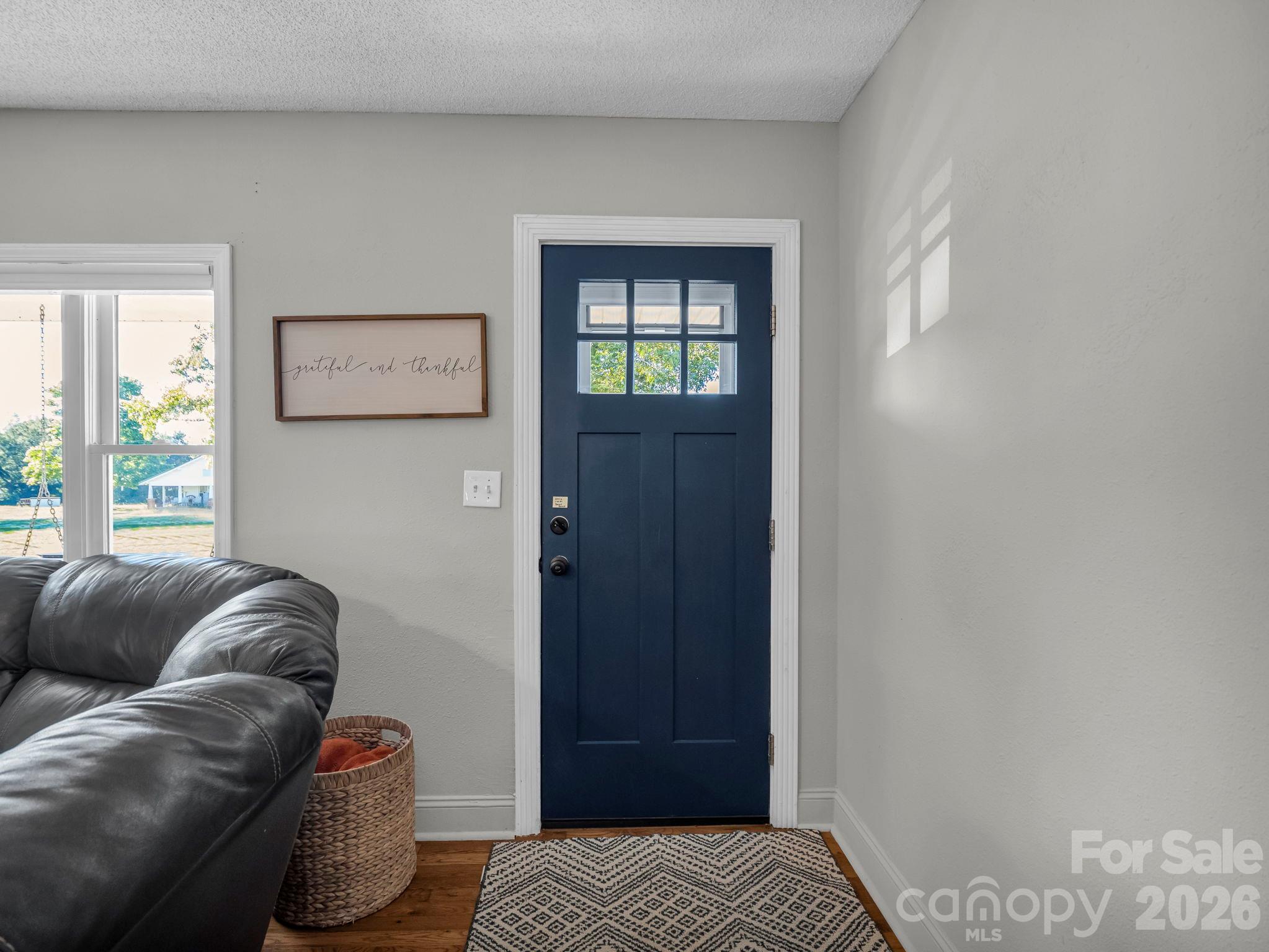 Single Family Residence at 923 Green Creek Drive, Columbus, photo 7 of 46