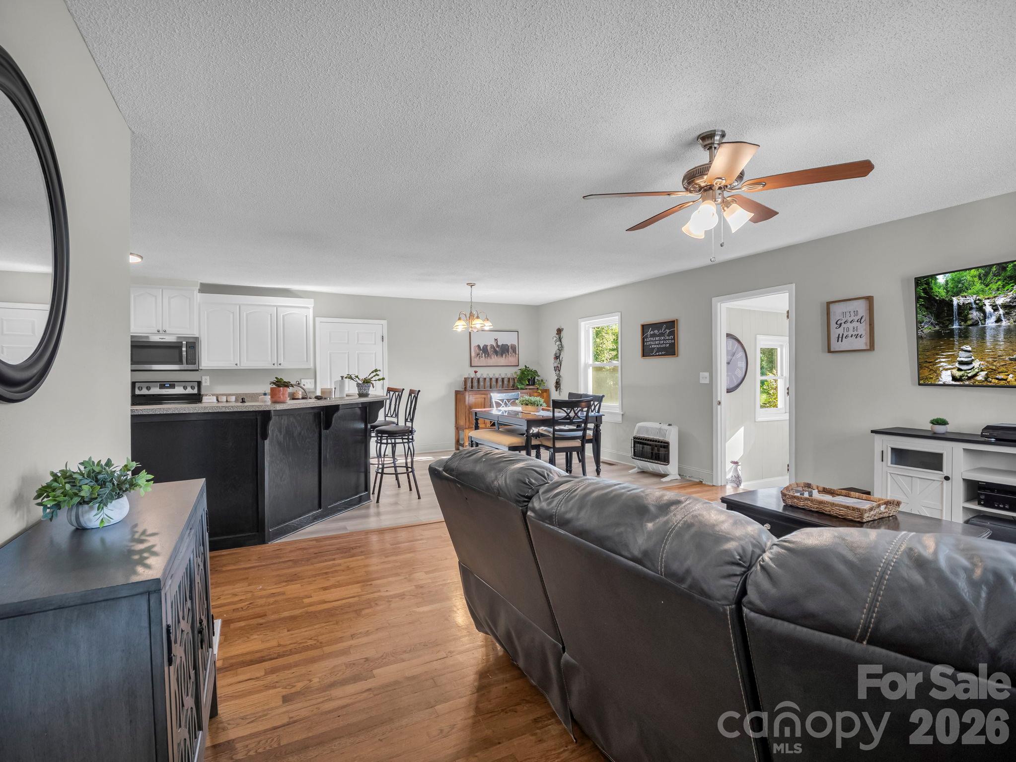 Single Family Residence at 923 Green Creek Drive, Columbus, photo 8 of 46