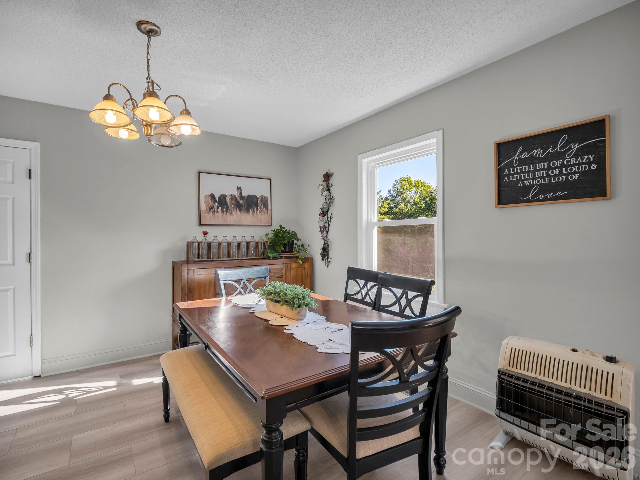 Single Family Residence at 923 Green Creek Drive, Columbus, photo 12 of 46