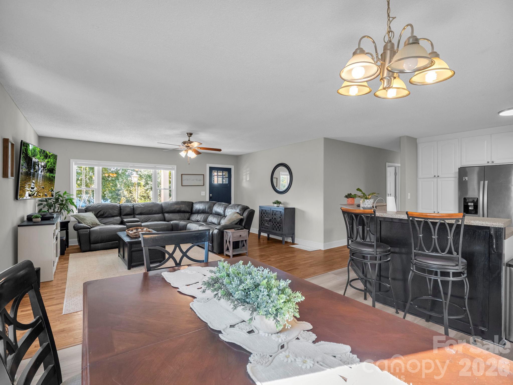 Single Family Residence at 923 Green Creek Drive, Columbus, photo 13 of 46
