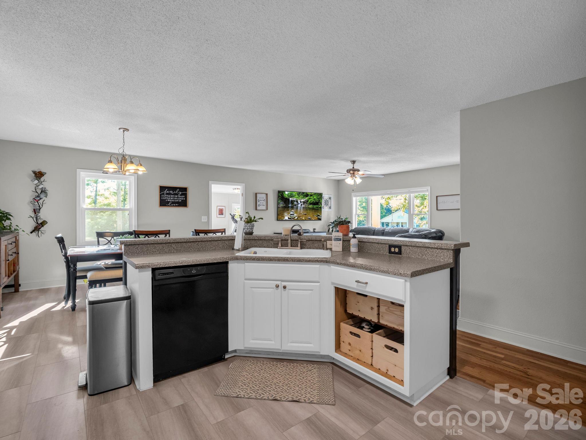 Single Family Residence at 923 Green Creek Drive, Columbus, photo 17 of 46