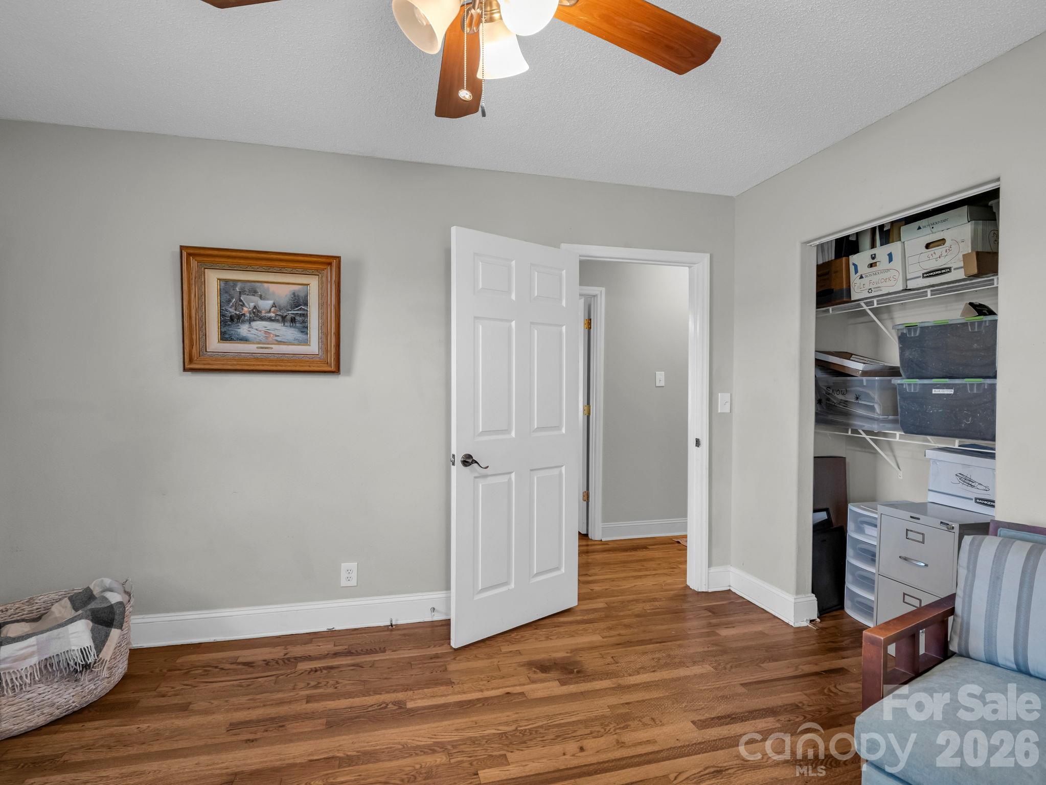 Single Family Residence at 923 Green Creek Drive, Columbus, photo 22 of 46