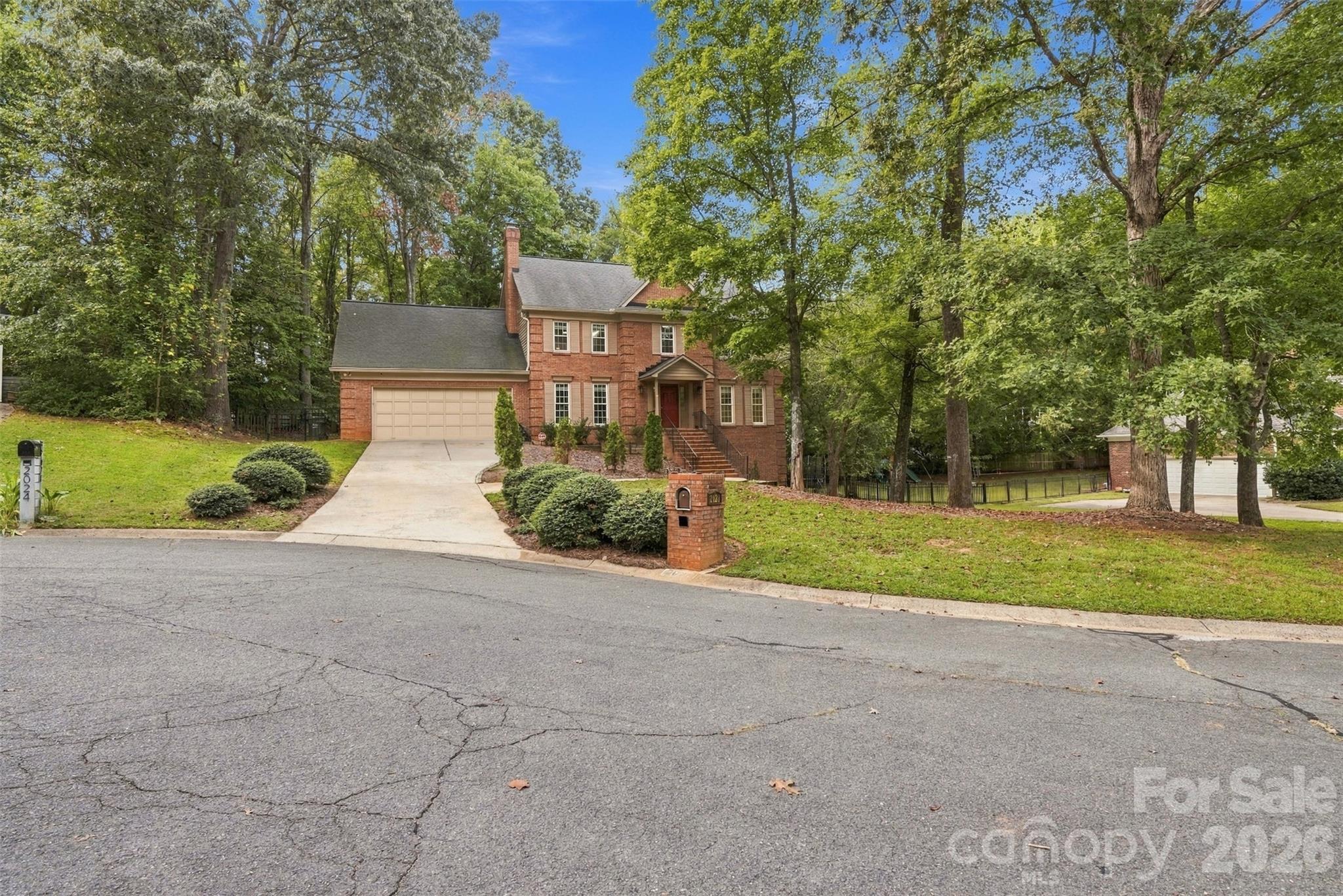 Single Family Residence at 2020 Fairchelsea Way Lane, Matthews, photo 2 of 28