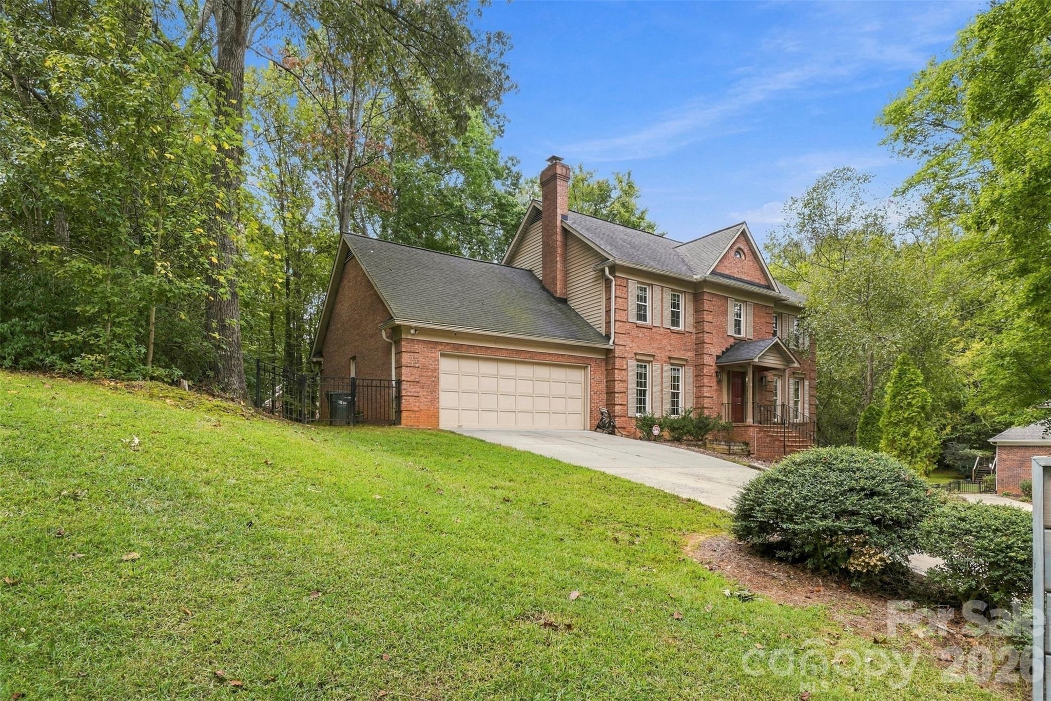 Single Family Residence at 2020 Fairchelsea Way Lane, Matthews, photo 3 of 28