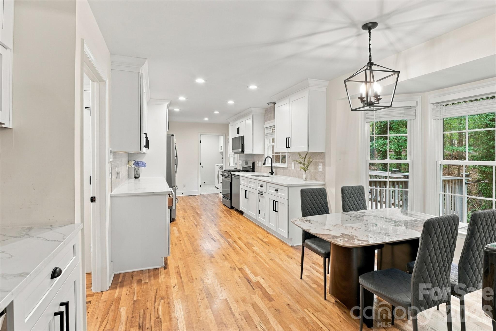 Single Family Residence at 2020 Fairchelsea Way Lane, Matthews, photo 11 of 28