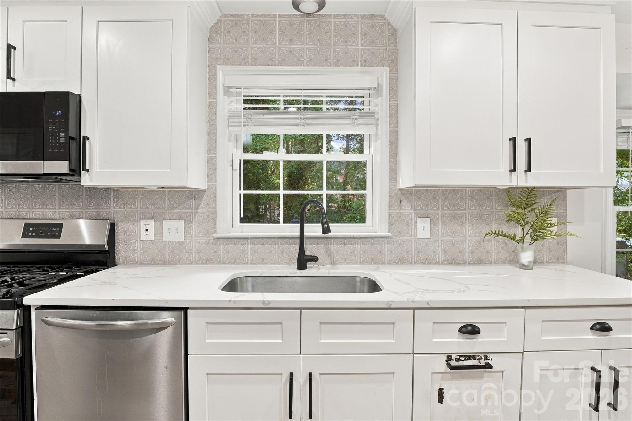 Single Family Residence at 2020 Fairchelsea Way Lane, Matthews, photo 13 of 28