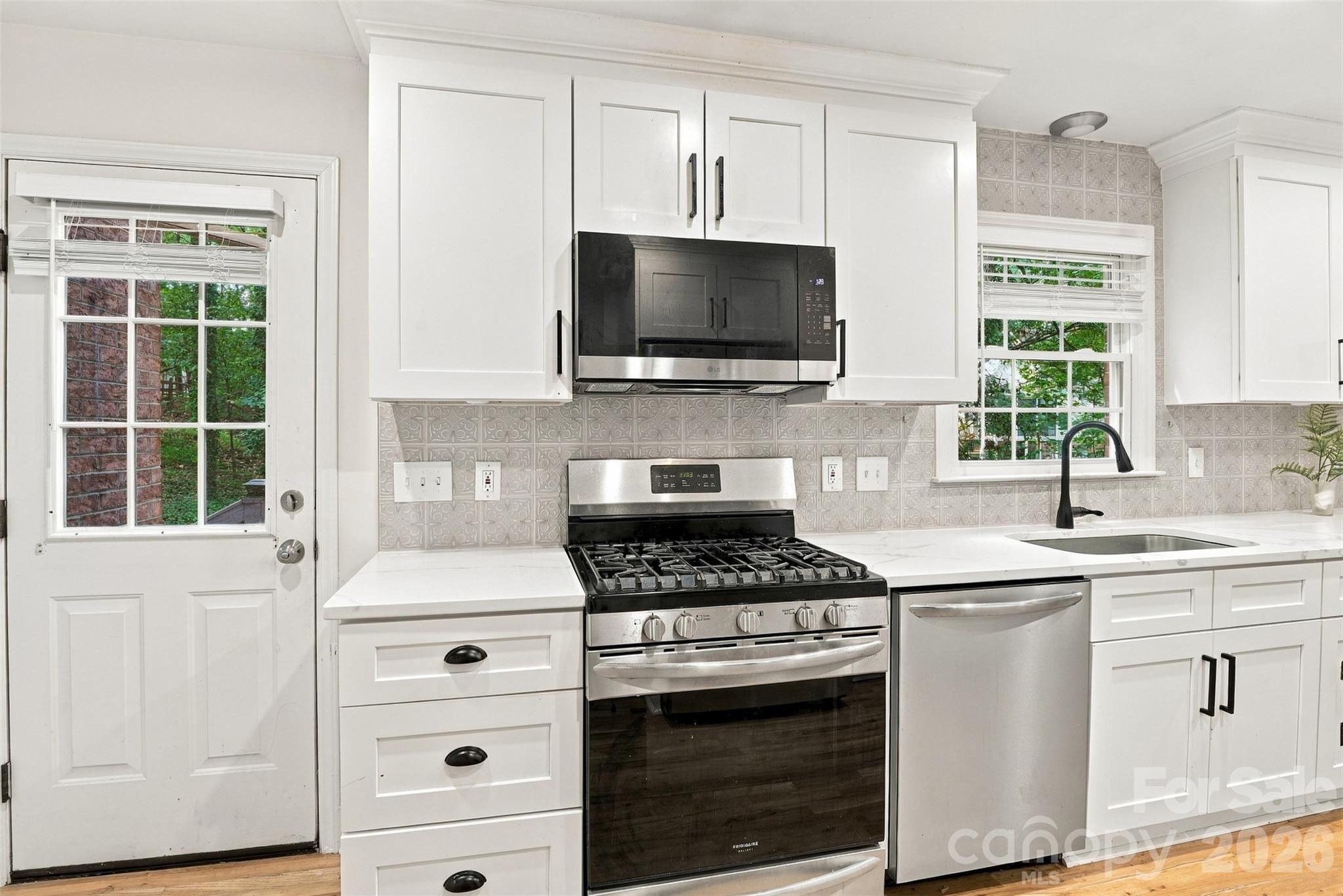 Single Family Residence at 2020 Fairchelsea Way Lane, Matthews, photo 14 of 28
