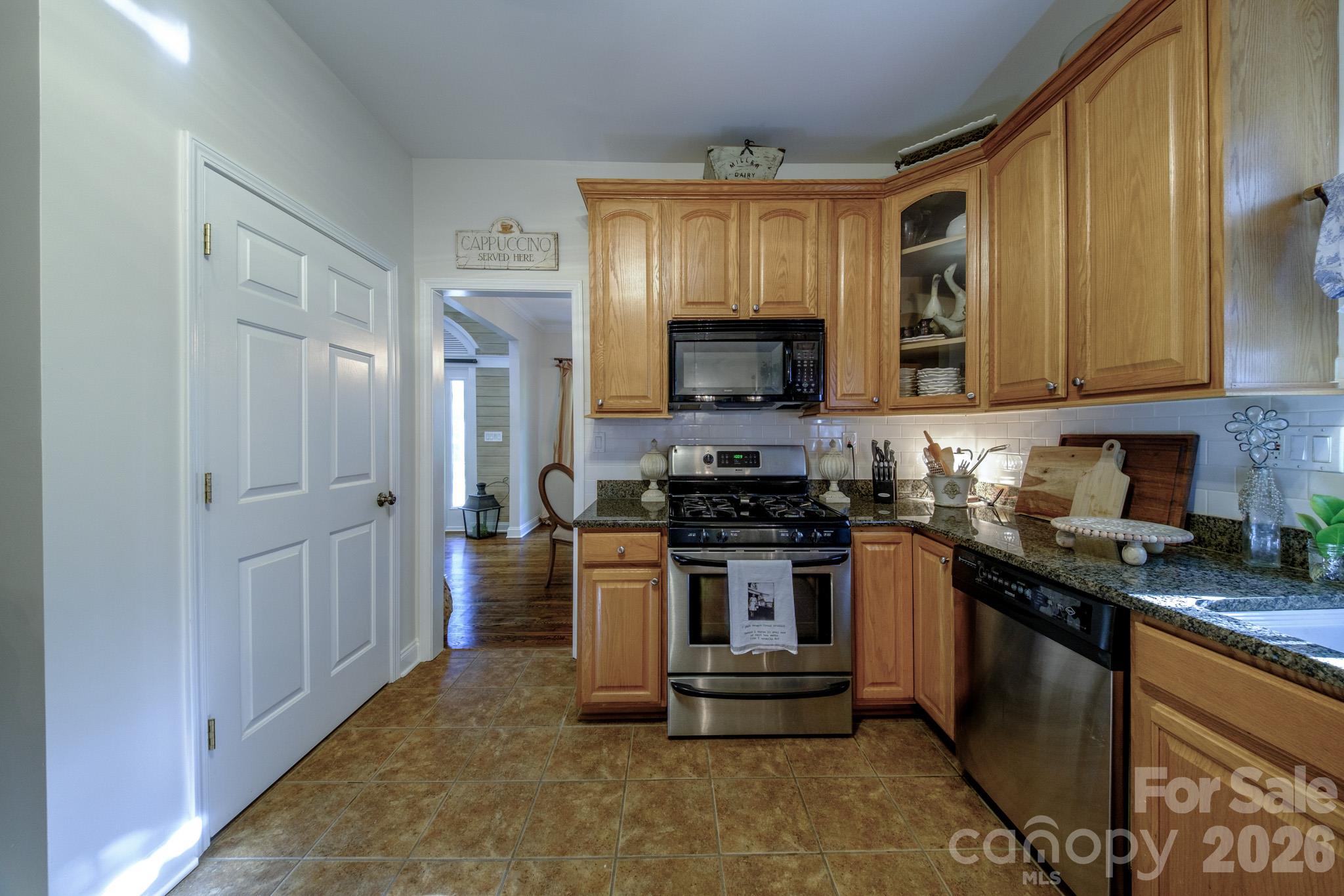 Single Family Residence at 9330 Valley Road, Charlotte, photo 10 of 48